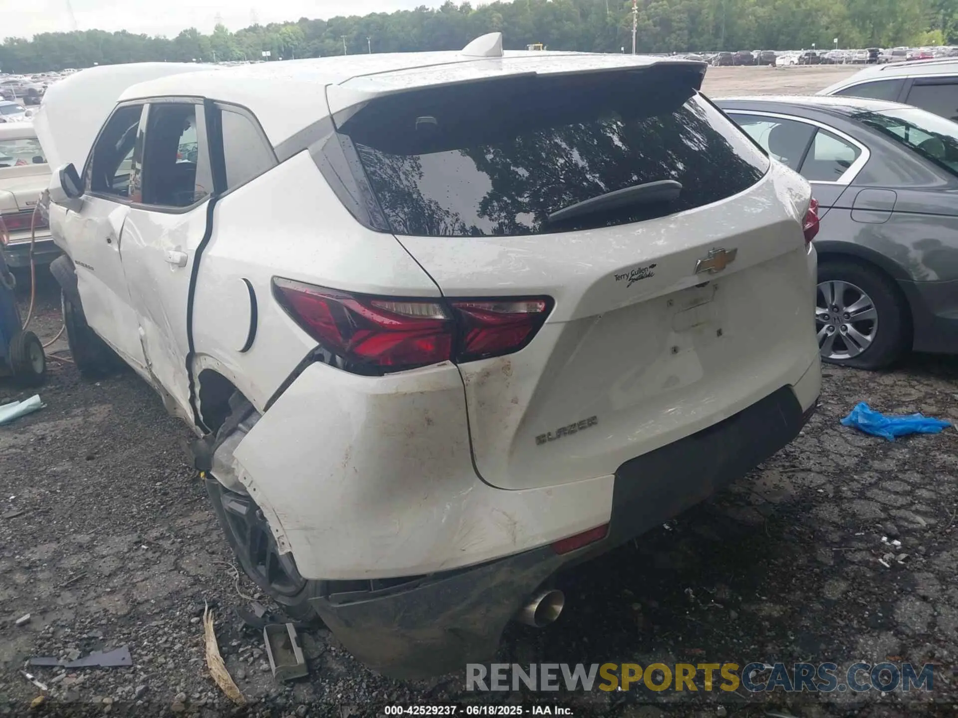 18 Photograph of a damaged car 3GNKBBRA6MS519022 CHEVROLET BLAZER 2021
