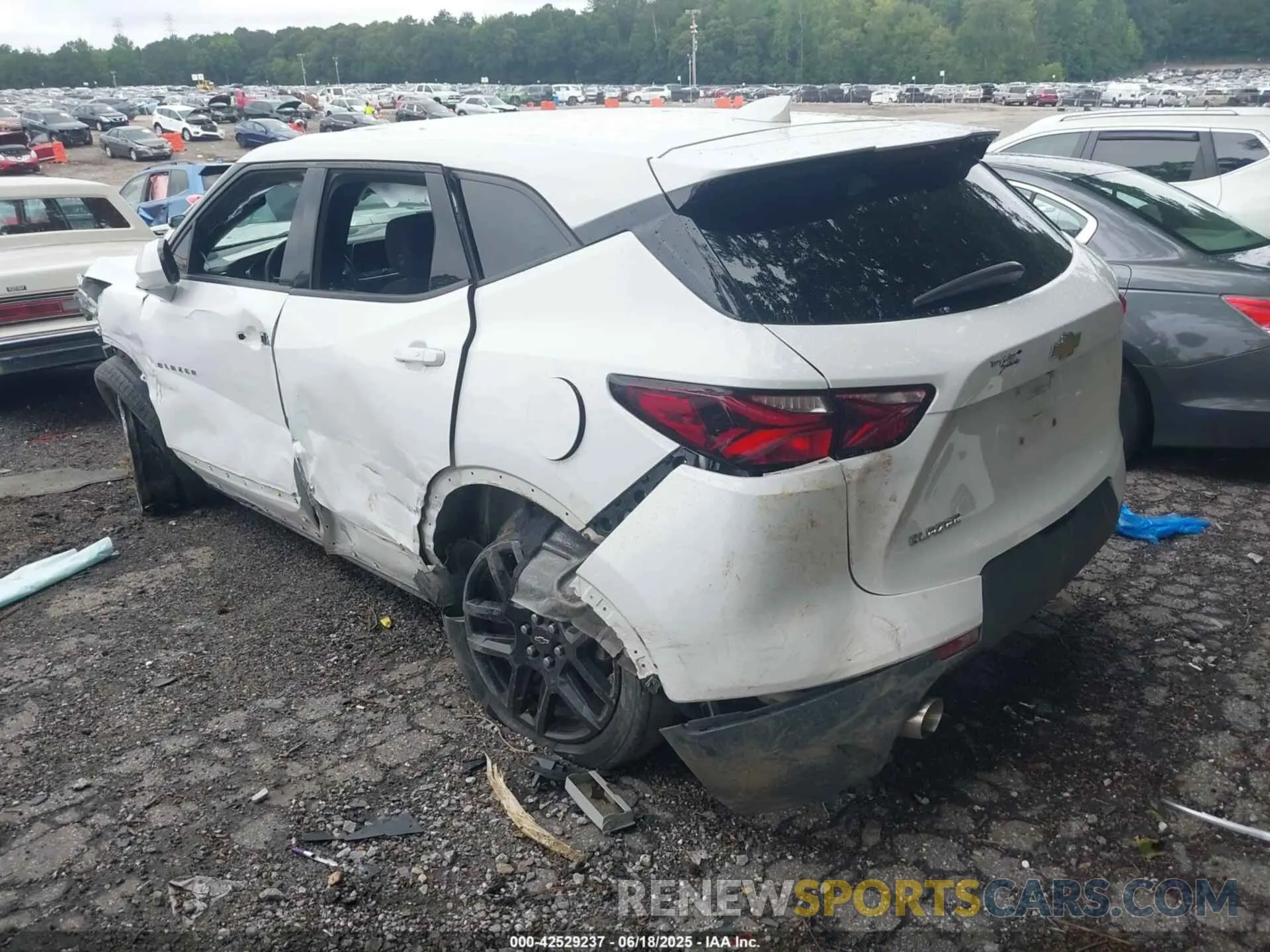 3 Photograph of a damaged car 3GNKBBRA6MS519022 CHEVROLET BLAZER 2021