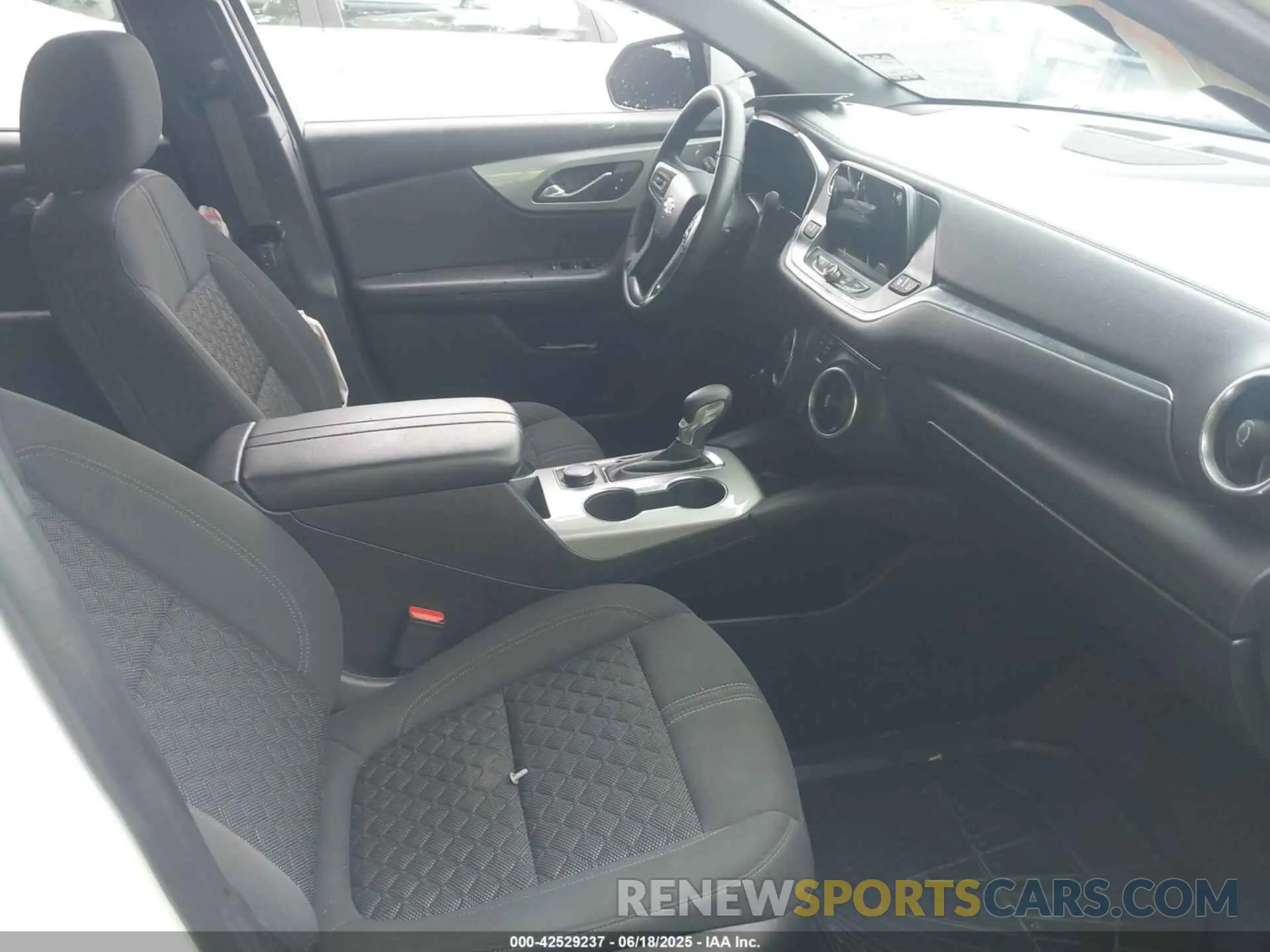 5 Photograph of a damaged car 3GNKBBRA6MS519022 CHEVROLET BLAZER 2021