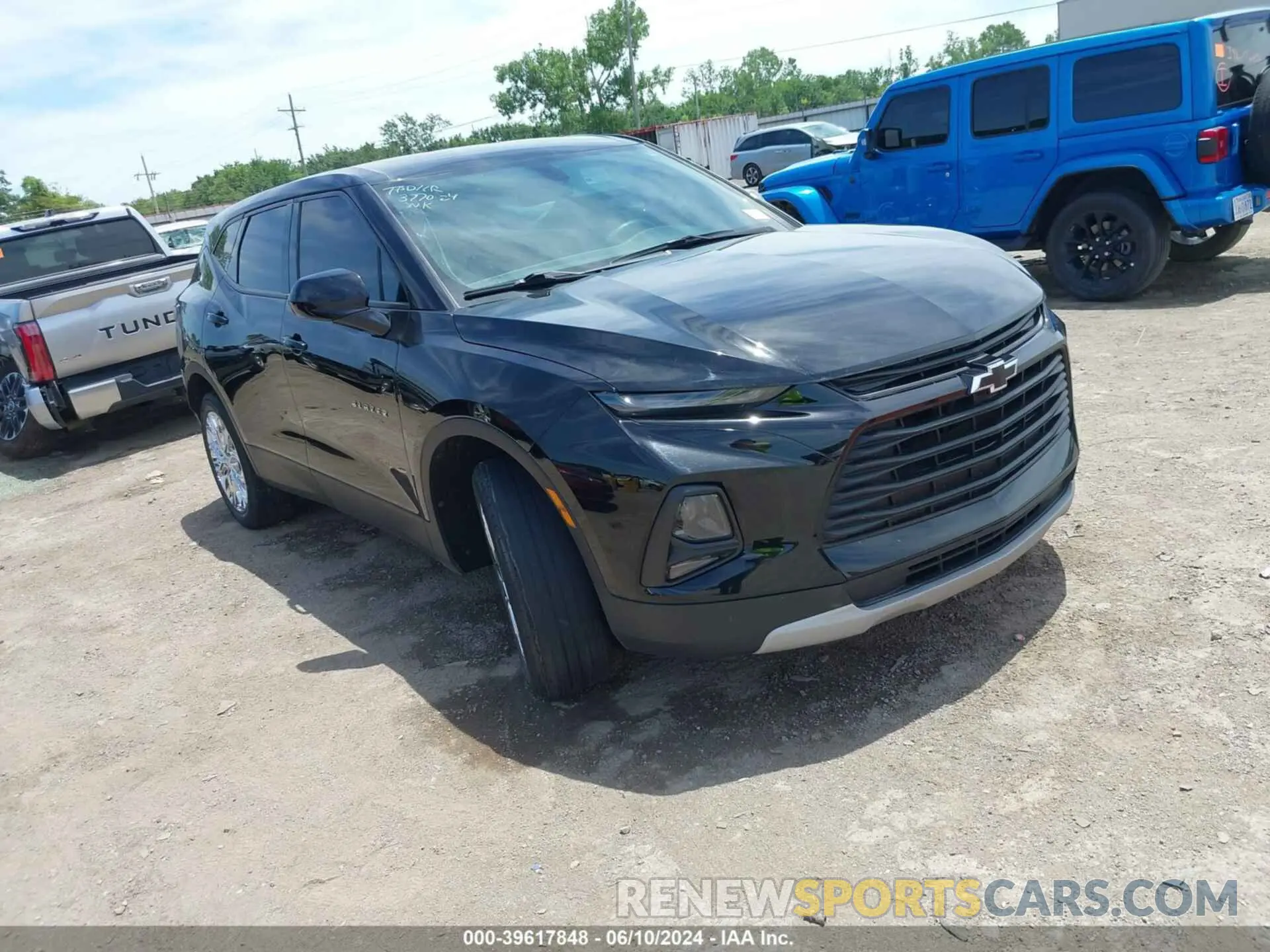 1 Photograph of a damaged car 3GNKBBRA6MS567958 CHEVROLET BLAZER 2021