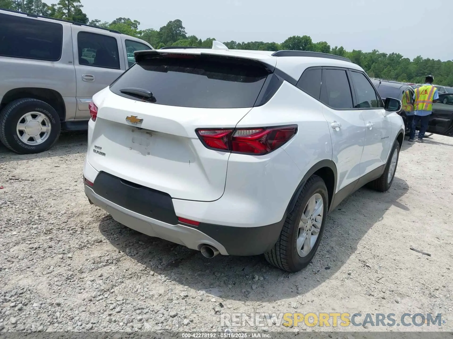 4 Photograph of a damaged car 3GNKBBRA9MS509987 CHEVROLET BLAZER 2021