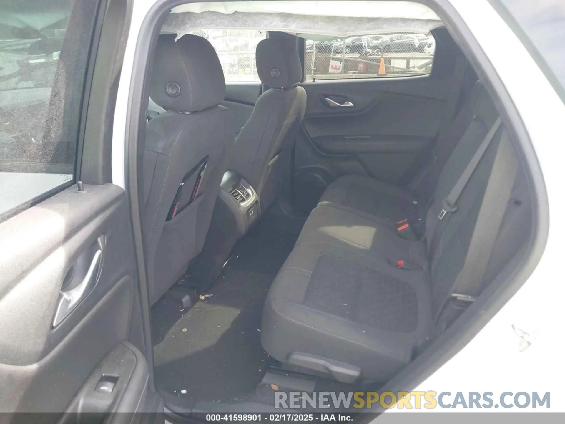 8 Photograph of a damaged car 3GNKBBRAXMS569647 CHEVROLET BLAZER 2021
