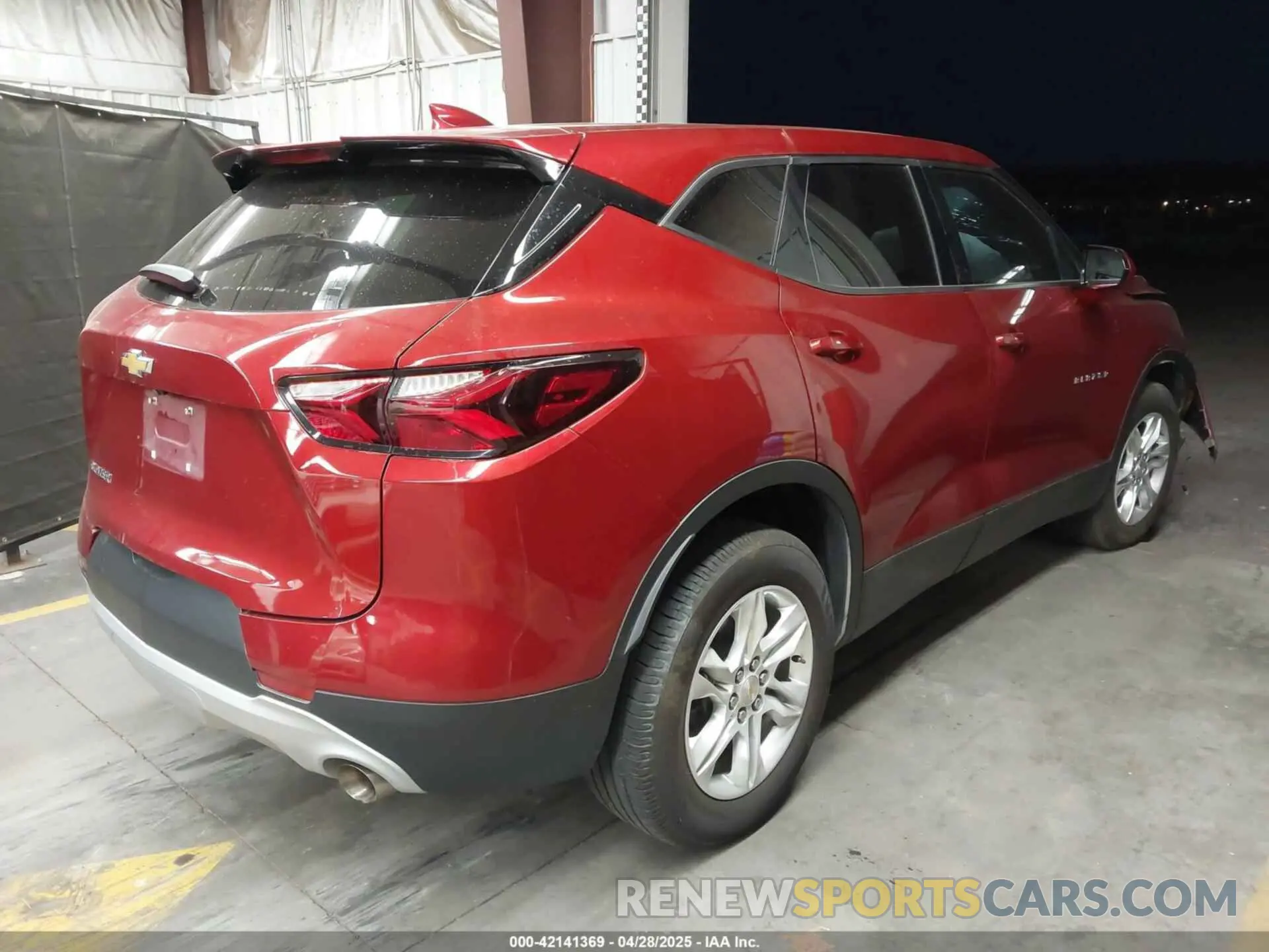 4 Photograph of a damaged car 3GNKBBRAXMS573326 CHEVROLET BLAZER 2021