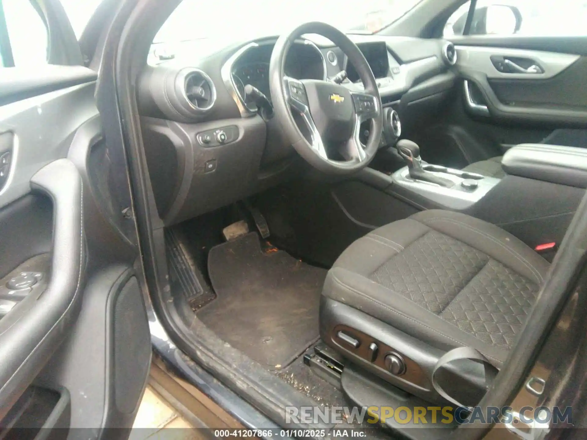 18 Photograph of a damaged car 3GNKBCR42MS558089 CHEVROLET BLAZER 2021