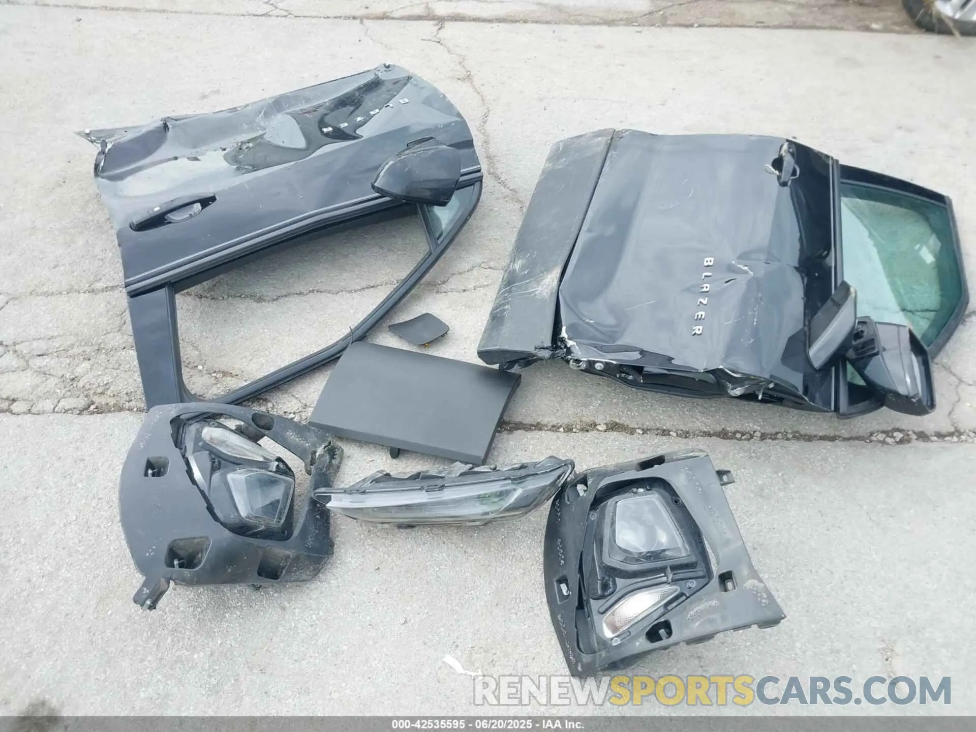 12 Photograph of a damaged car 3GNKBCR4XMS544263 CHEVROLET BLAZER 2021