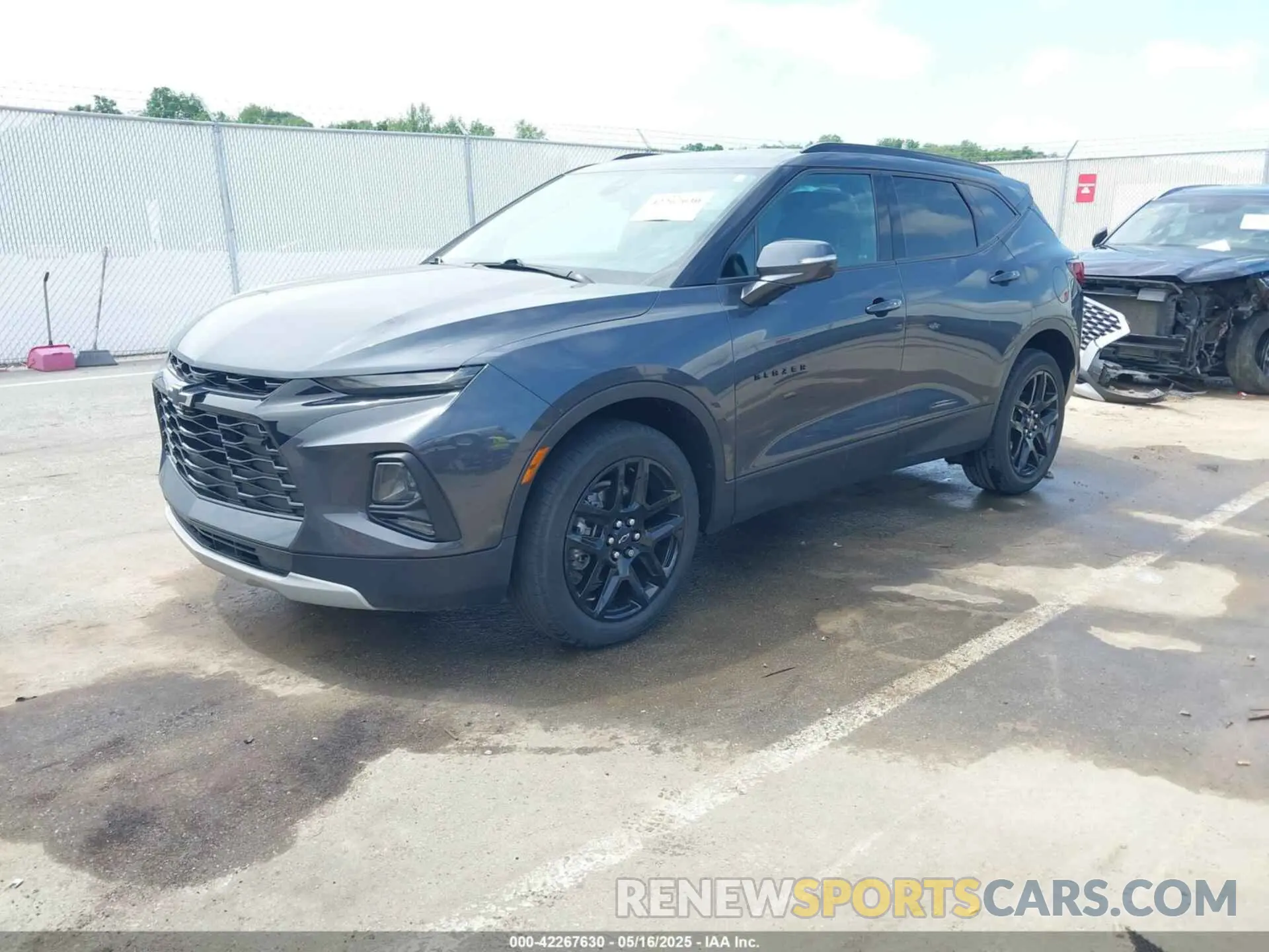 2 Photograph of a damaged car 3GNKBCRS0MS584432 CHEVROLET BLAZER 2021