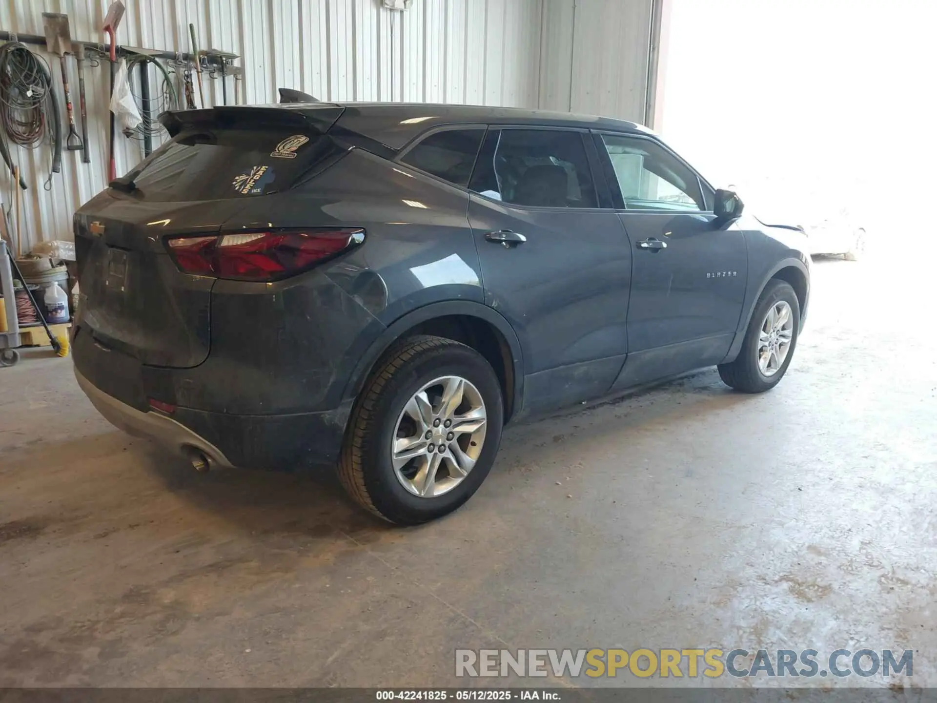 4 Photograph of a damaged car 3GNKBCRS1MS580406 CHEVROLET BLAZER 2021