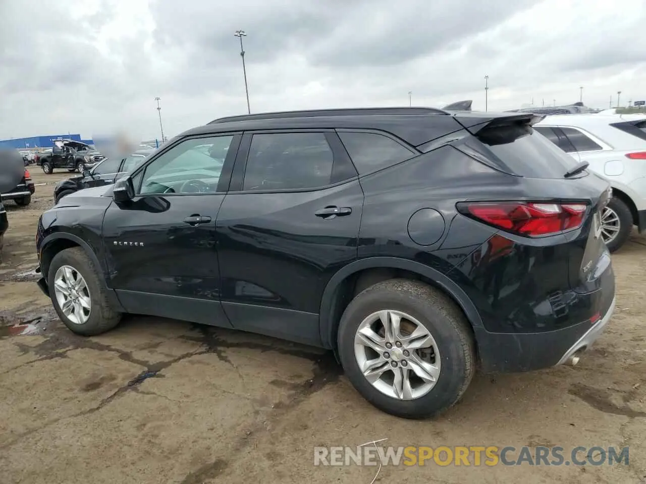 2 Photograph of a damaged car 3GNKBCRS2MS554588 CHEVROLET BLAZER 2021