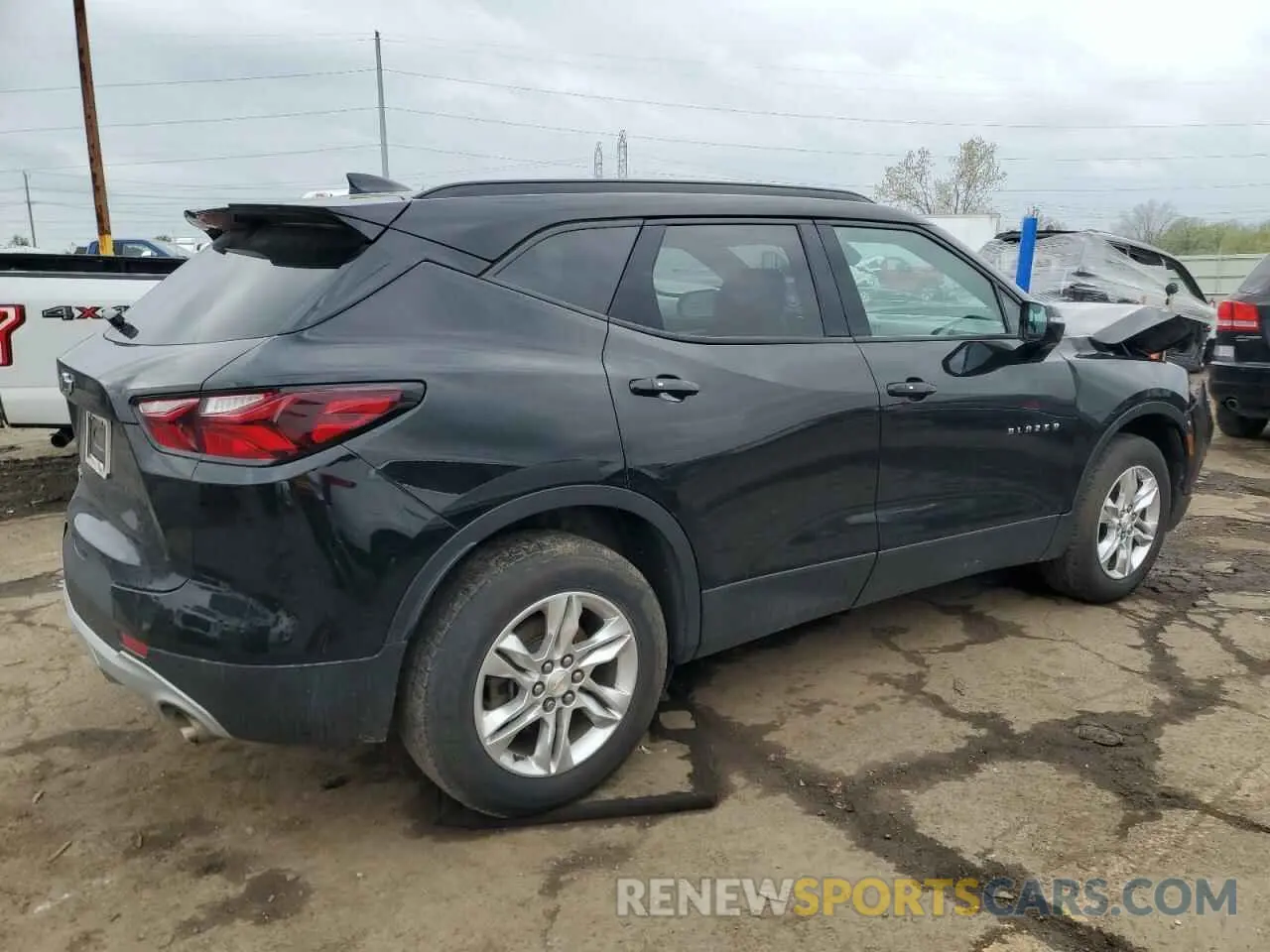 3 Photograph of a damaged car 3GNKBCRS2MS554588 CHEVROLET BLAZER 2021