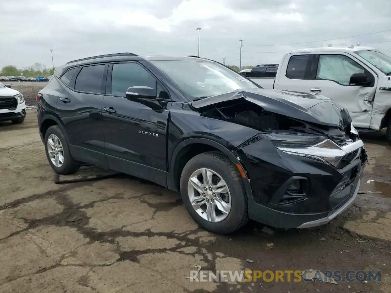 4 Photograph of a damaged car 3GNKBCRS2MS554588 CHEVROLET BLAZER 2021