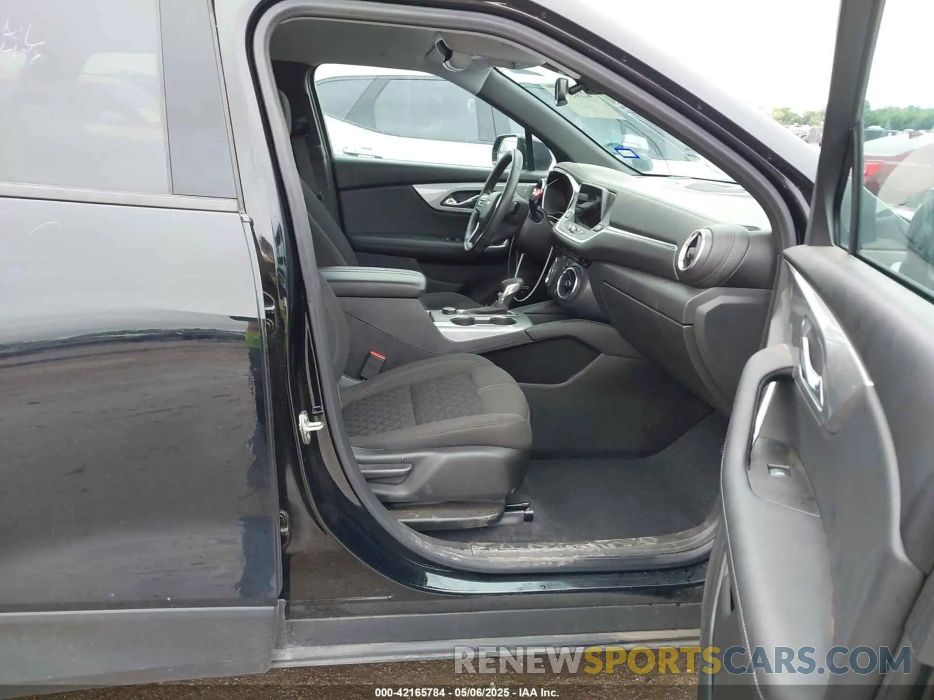 5 Photograph of a damaged car 3GNKBCRS3MS507019 CHEVROLET BLAZER 2021