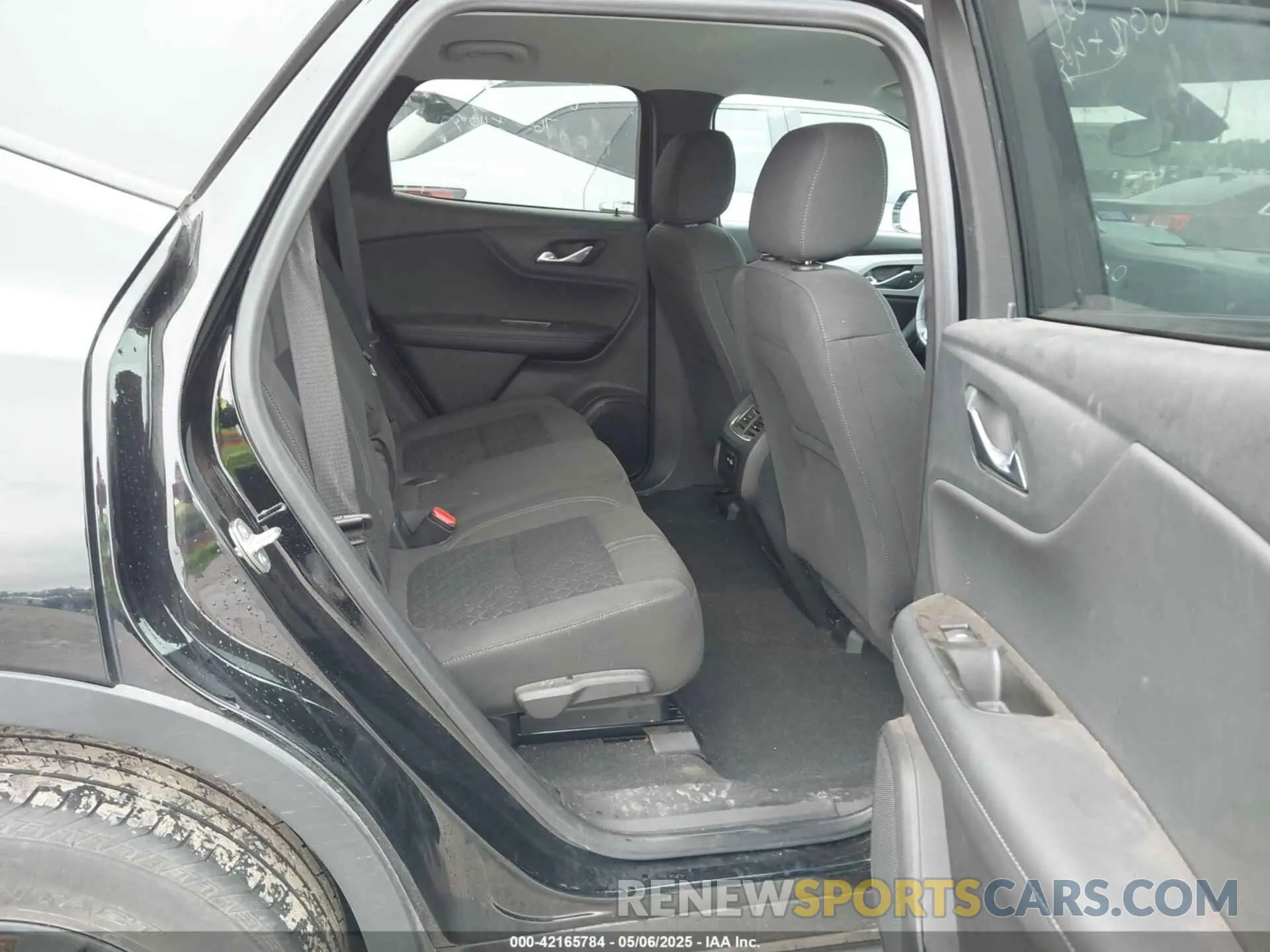 8 Photograph of a damaged car 3GNKBCRS3MS507019 CHEVROLET BLAZER 2021