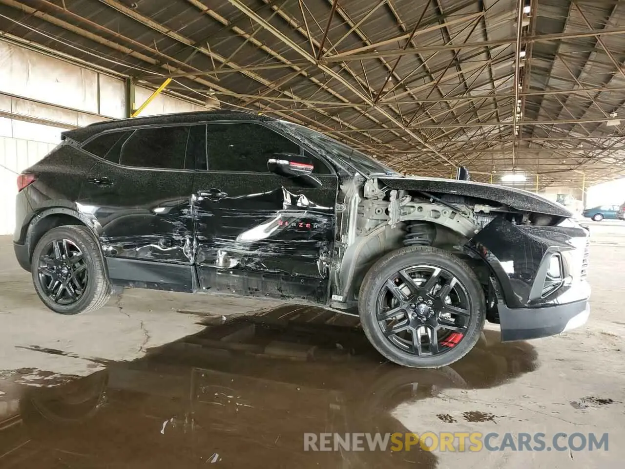 4 Photograph of a damaged car 3GNKBCRS3MS562764 CHEVROLET BLAZER 2021