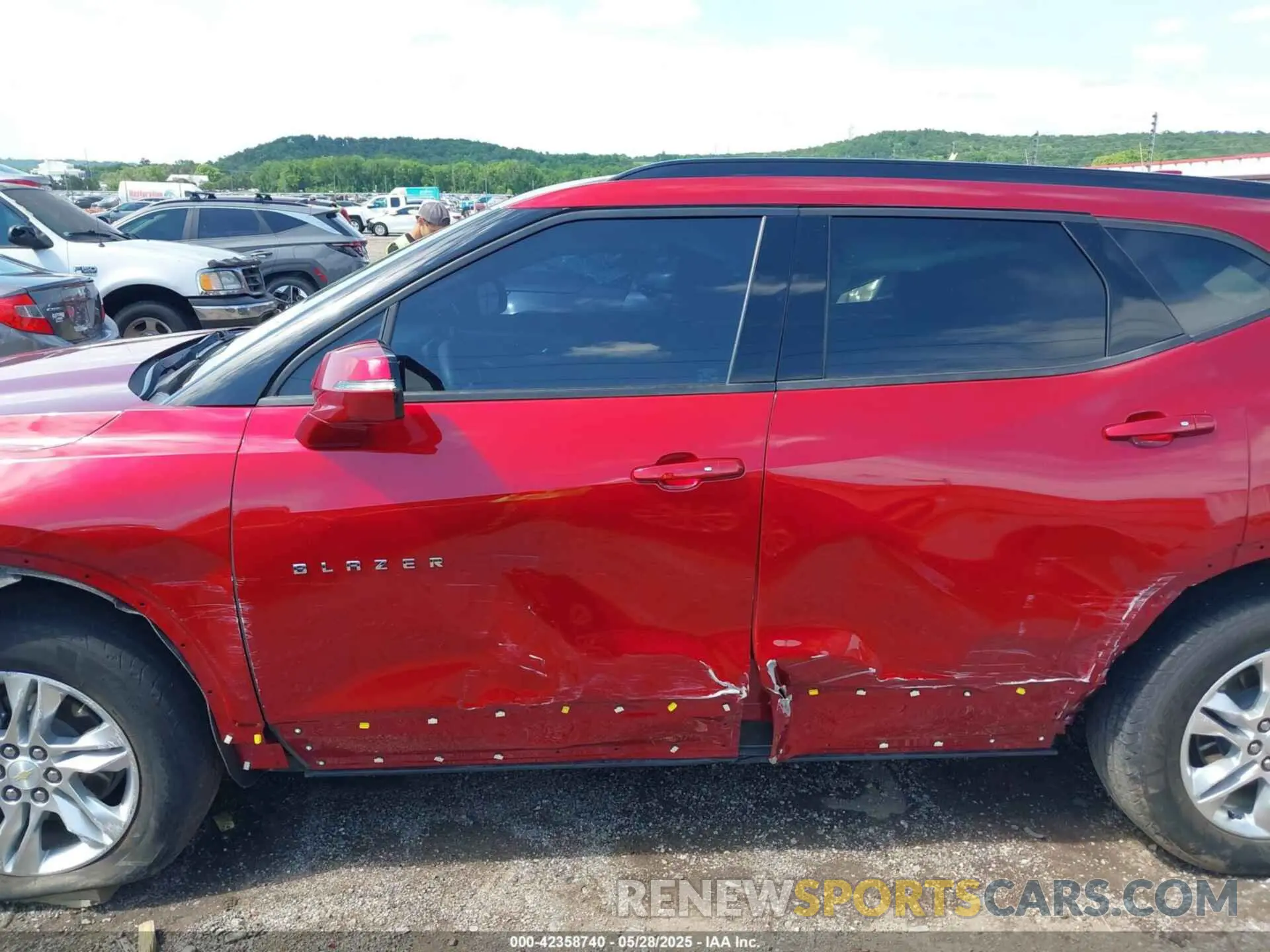 14 Photograph of a damaged car 3GNKBCRS4MS538537 CHEVROLET BLAZER 2021