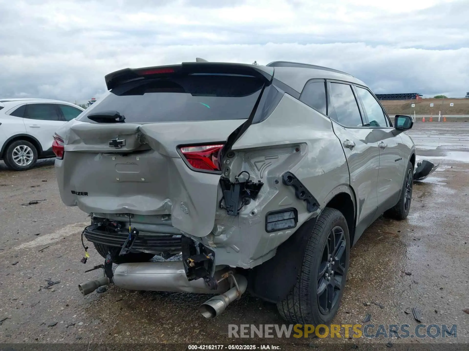 4 Photograph of a damaged car 3GNKBCRS4MS563177 CHEVROLET BLAZER 2021