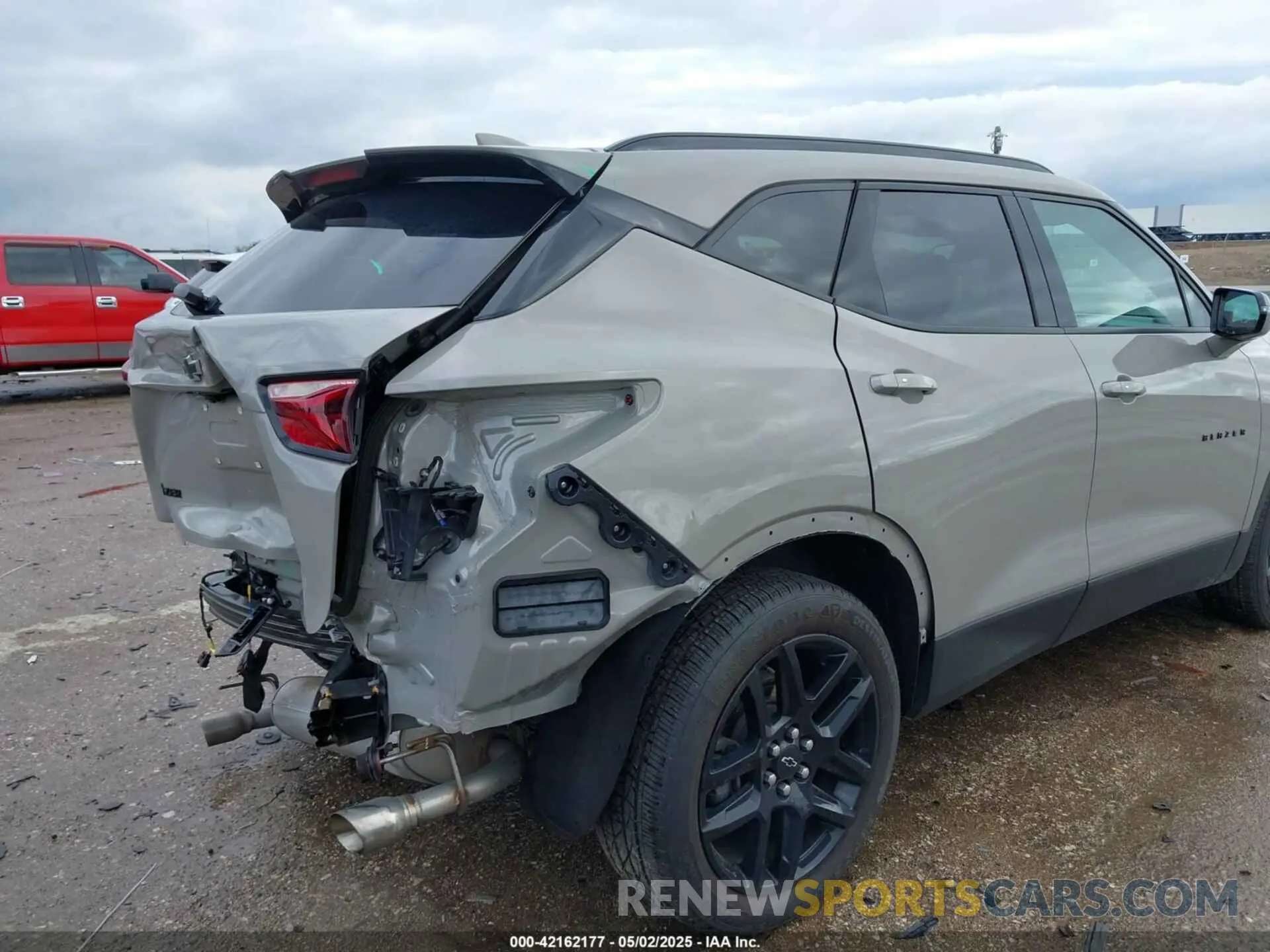 6 Photograph of a damaged car 3GNKBCRS4MS563177 CHEVROLET BLAZER 2021