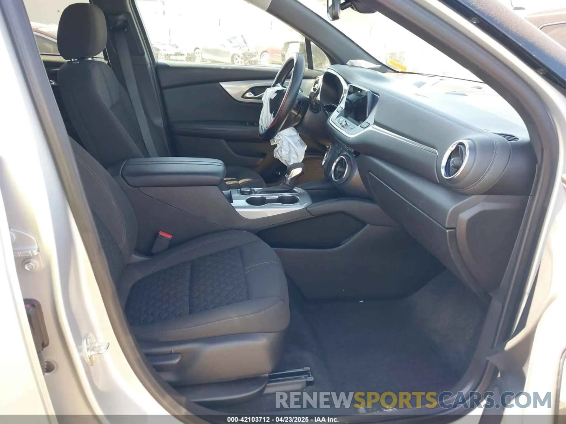5 Photograph of a damaged car 3GNKBCRS6MS515096 CHEVROLET BLAZER 2021