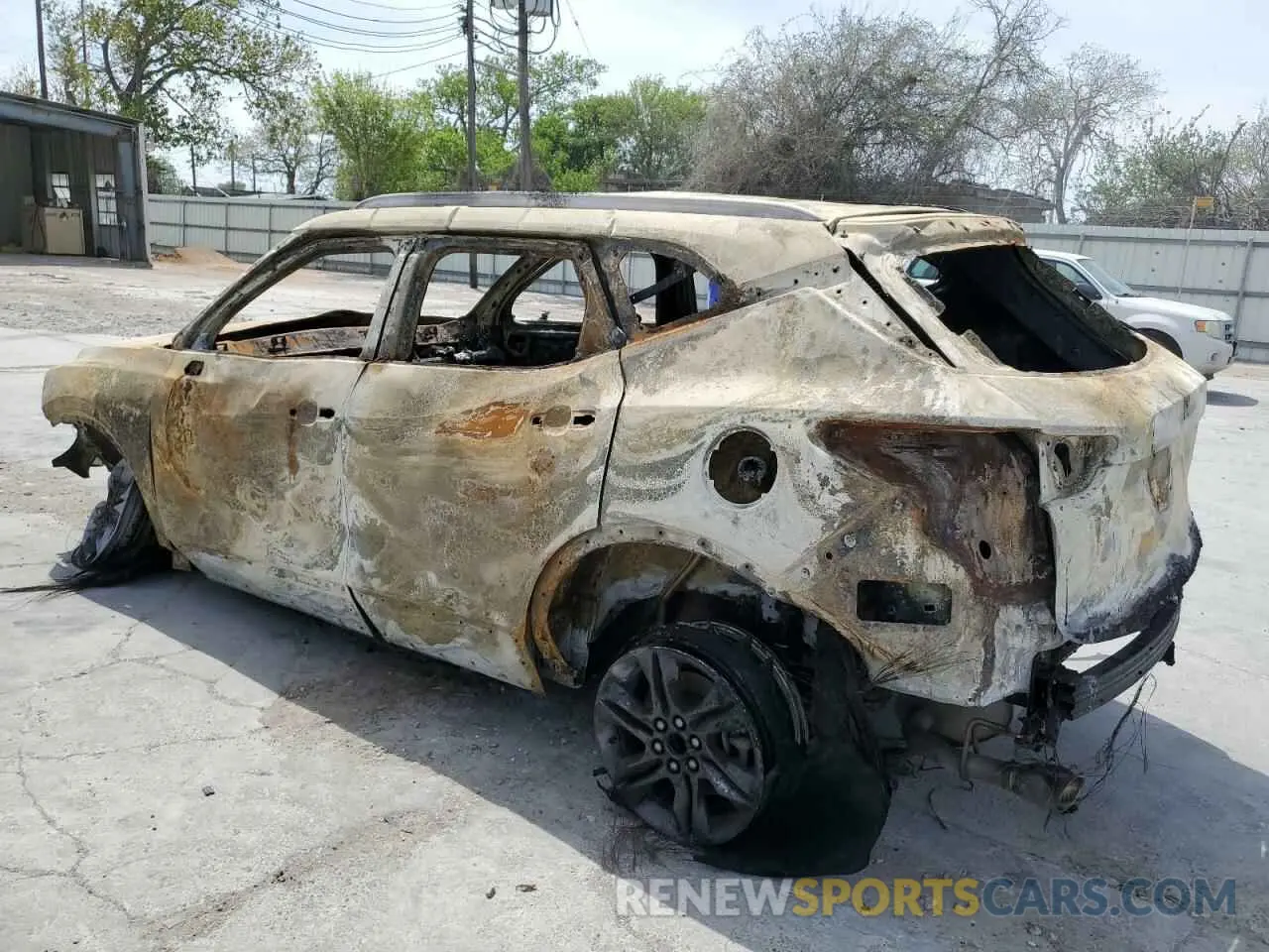 2 Photograph of a damaged car 3GNKBCRS7MS573959 CHEVROLET BLAZER 2021