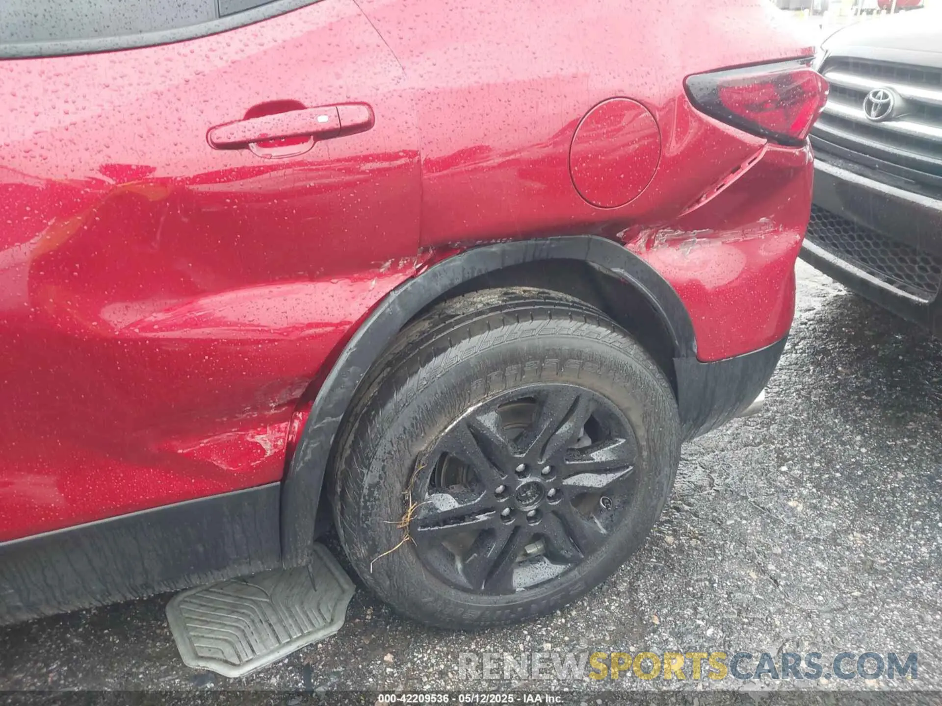 17 Photograph of a damaged car 3GNKBCRS8MS563912 CHEVROLET BLAZER 2021