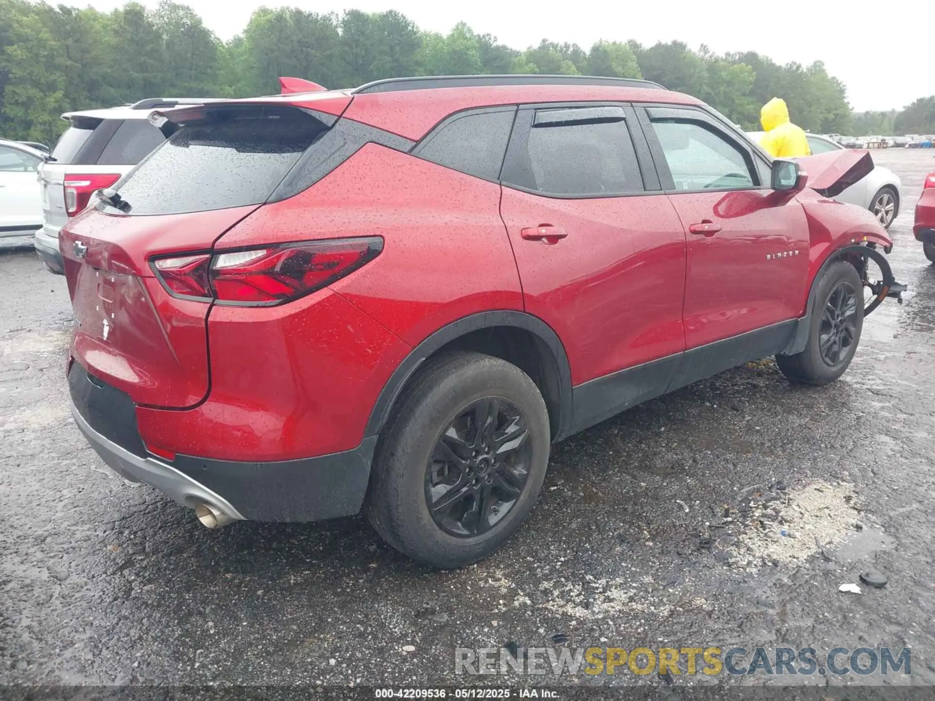 4 Photograph of a damaged car 3GNKBCRS8MS563912 CHEVROLET BLAZER 2021