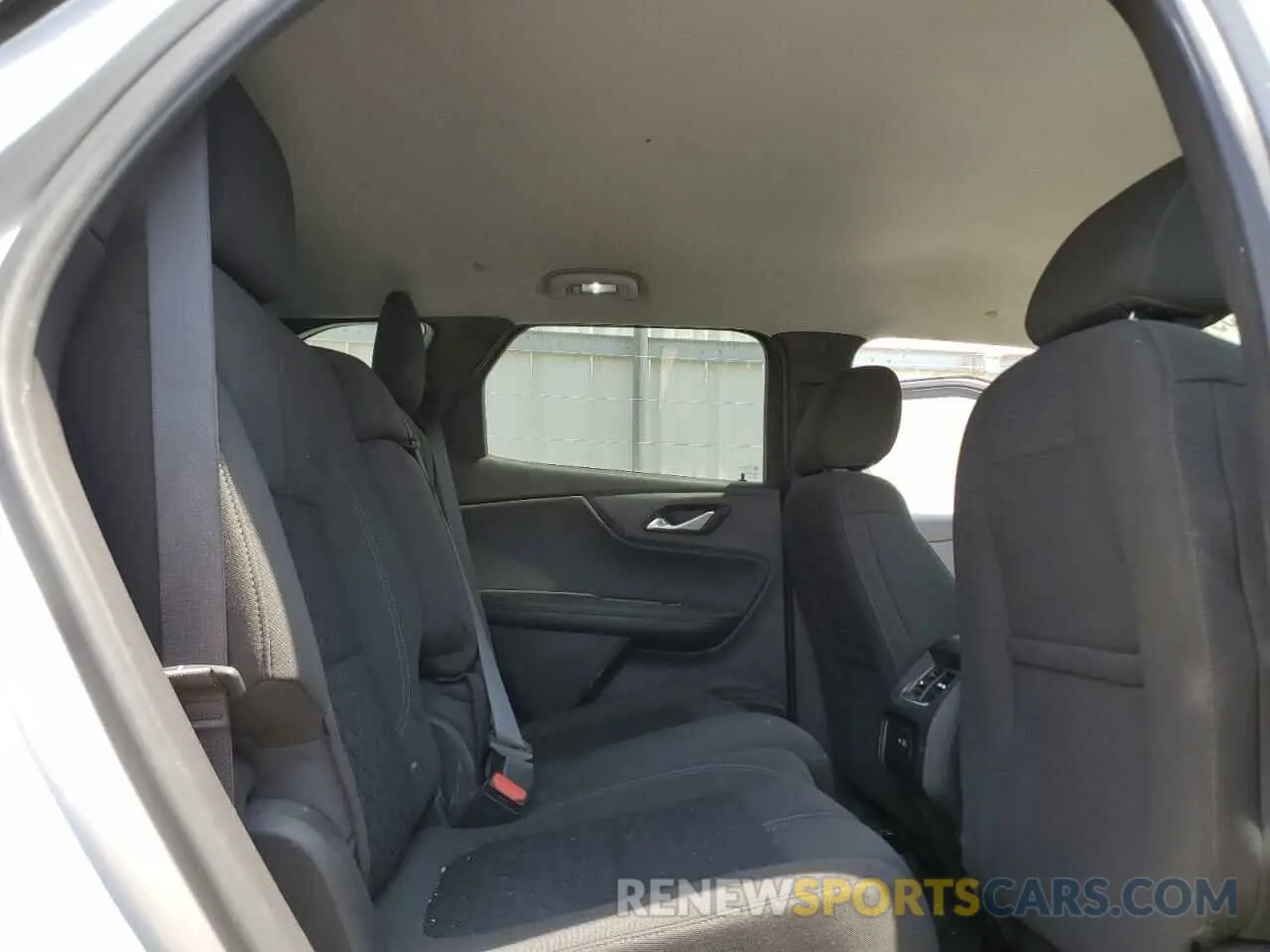 11 Photograph of a damaged car 3GNKBCRS9MS538033 CHEVROLET BLAZER 2021