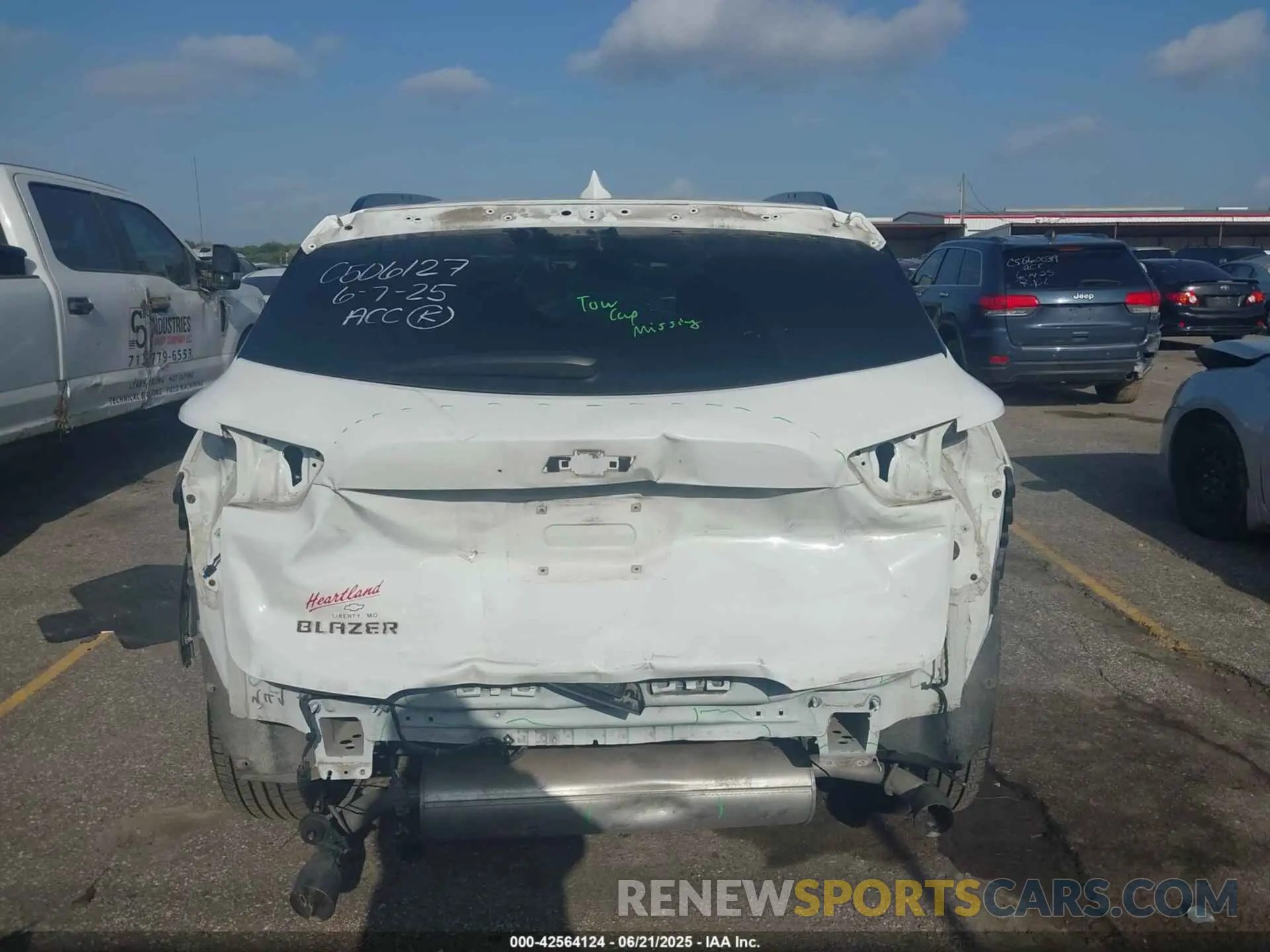 17 Photograph of a damaged car 3GNKBCRSXMS513559 CHEVROLET BLAZER 2021