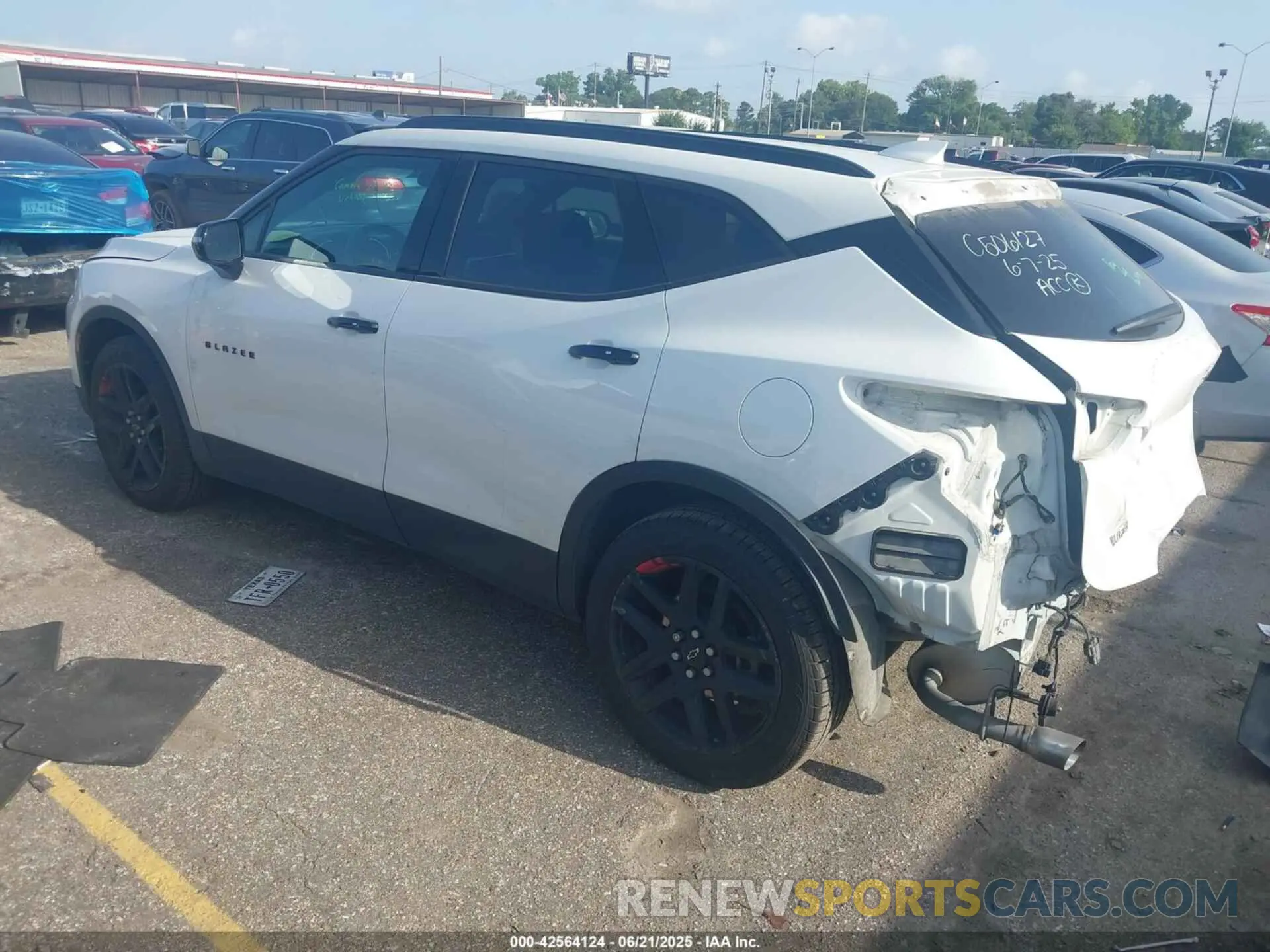 3 Photograph of a damaged car 3GNKBCRSXMS513559 CHEVROLET BLAZER 2021