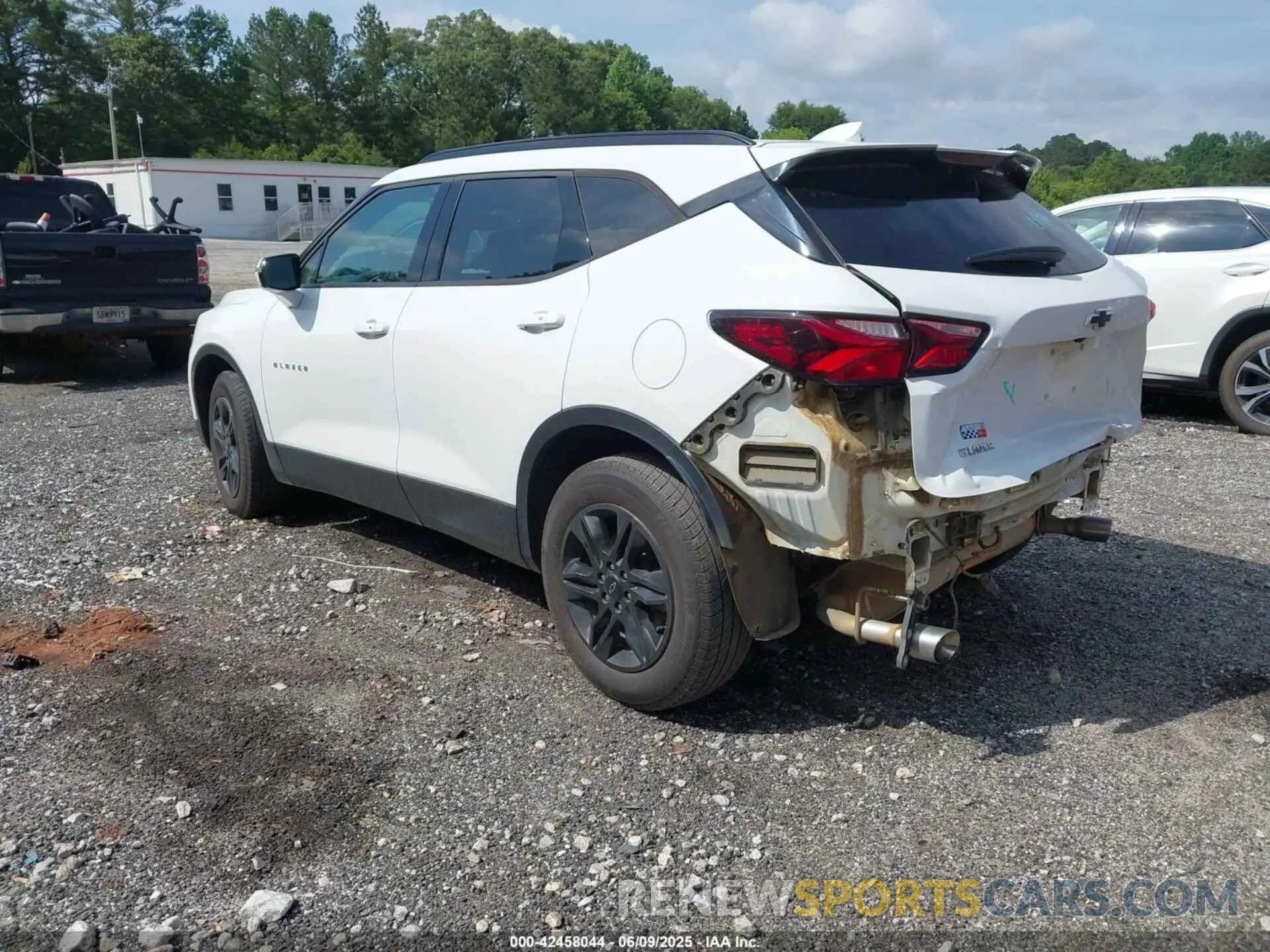 3 Photograph of a damaged car 3GNKBCRSXMS518468 CHEVROLET BLAZER 2021