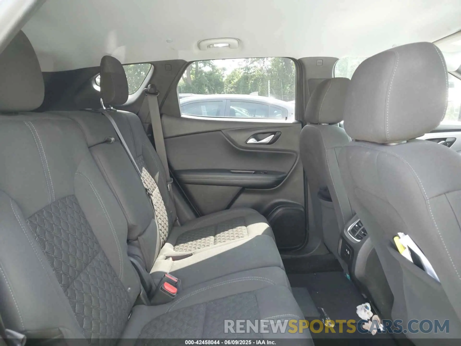 8 Photograph of a damaged car 3GNKBCRSXMS518468 CHEVROLET BLAZER 2021