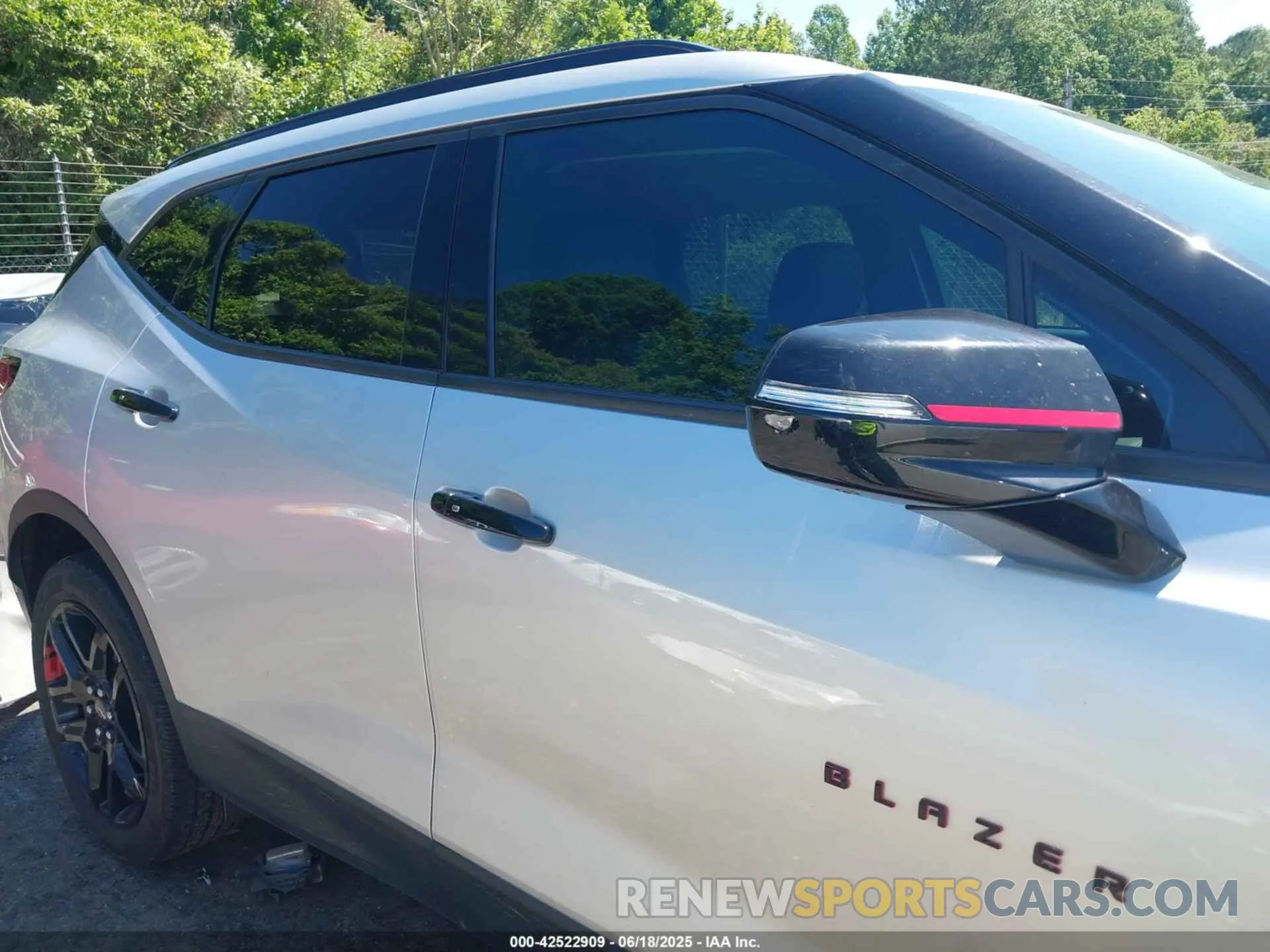13 Photograph of a damaged car 3GNKBDR42MS529679 CHEVROLET BLAZER 2021