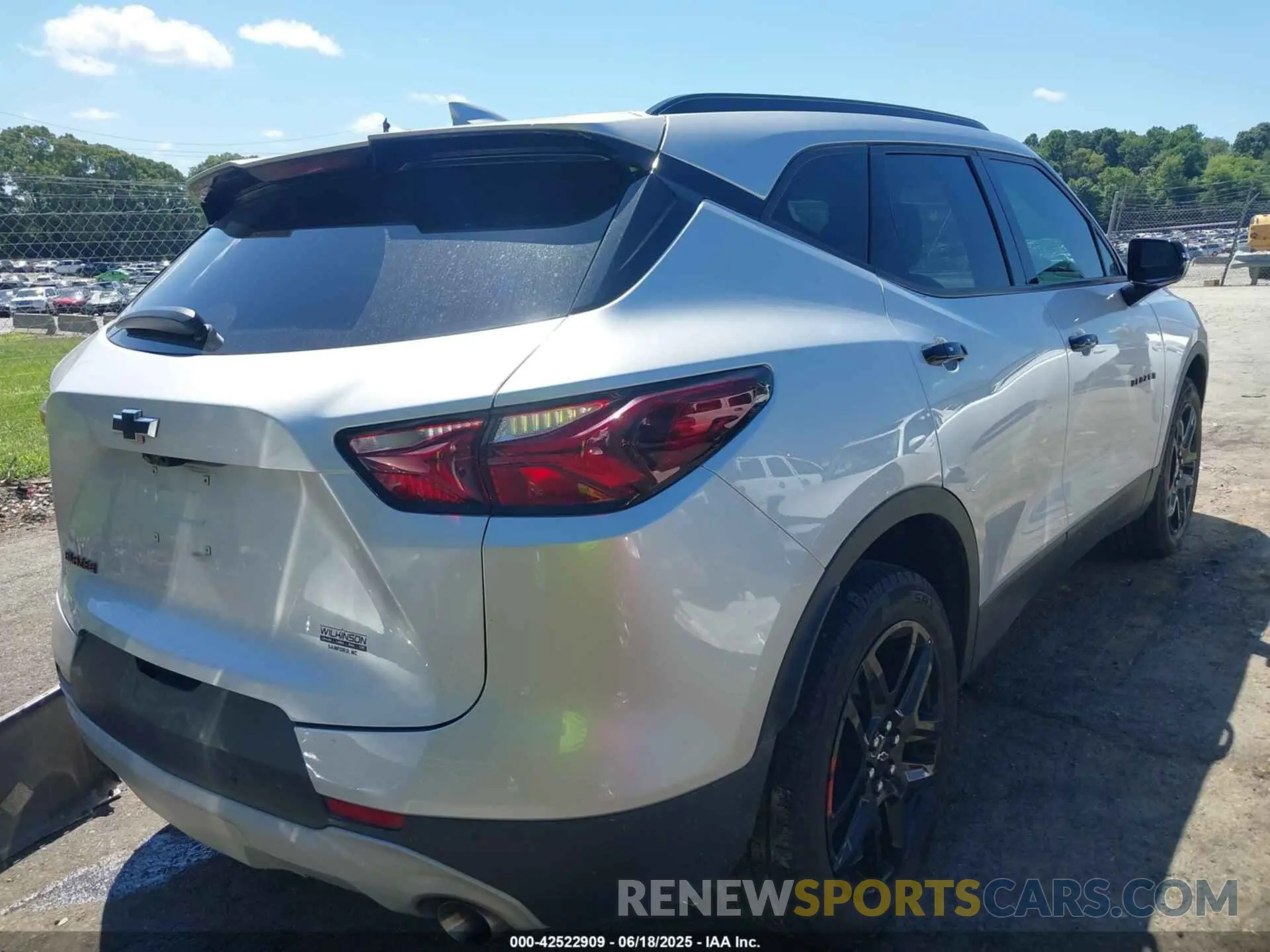 4 Photograph of a damaged car 3GNKBDR42MS529679 CHEVROLET BLAZER 2021