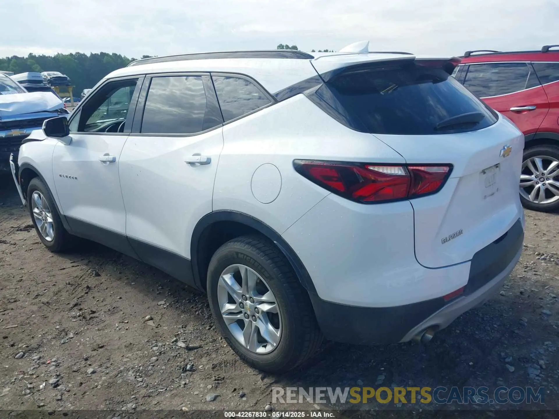 3 Photograph of a damaged car 3GNKBDRS2MS510306 CHEVROLET BLAZER 2021