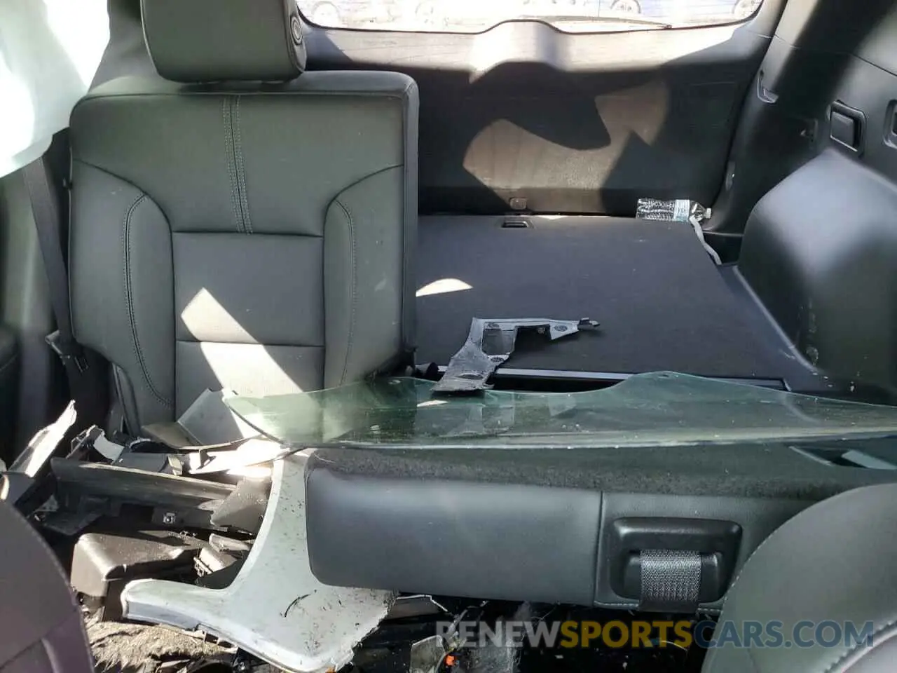 10 Photograph of a damaged car 3GNKBDRS4MS500747 CHEVROLET BLAZER 2021