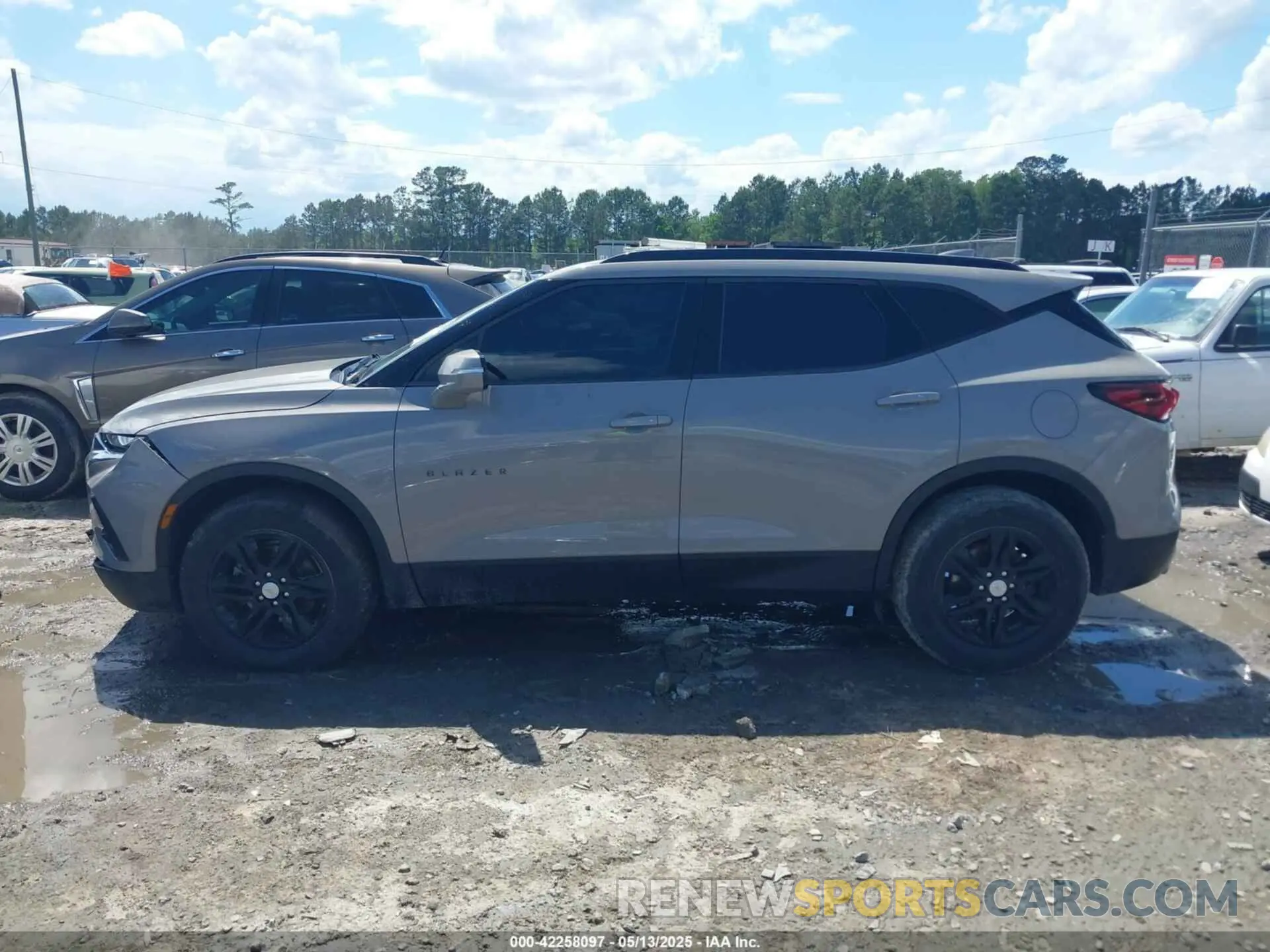 13 Photograph of a damaged car 3GNKBDRS5MS502636 CHEVROLET BLAZER 2021