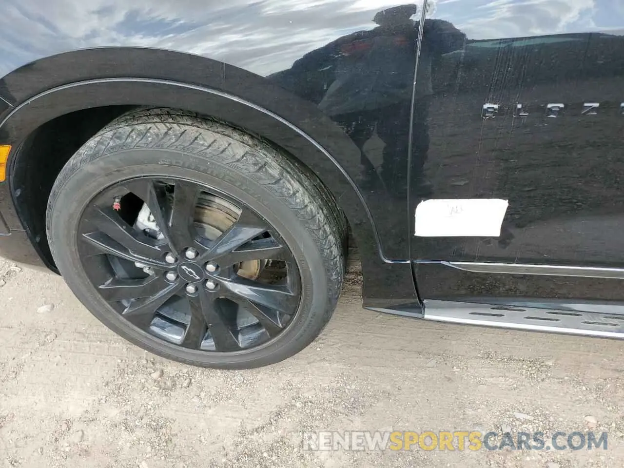 13 Photograph of a damaged car 3GNKBERS4MS560615 CHEVROLET BLAZER 2021
