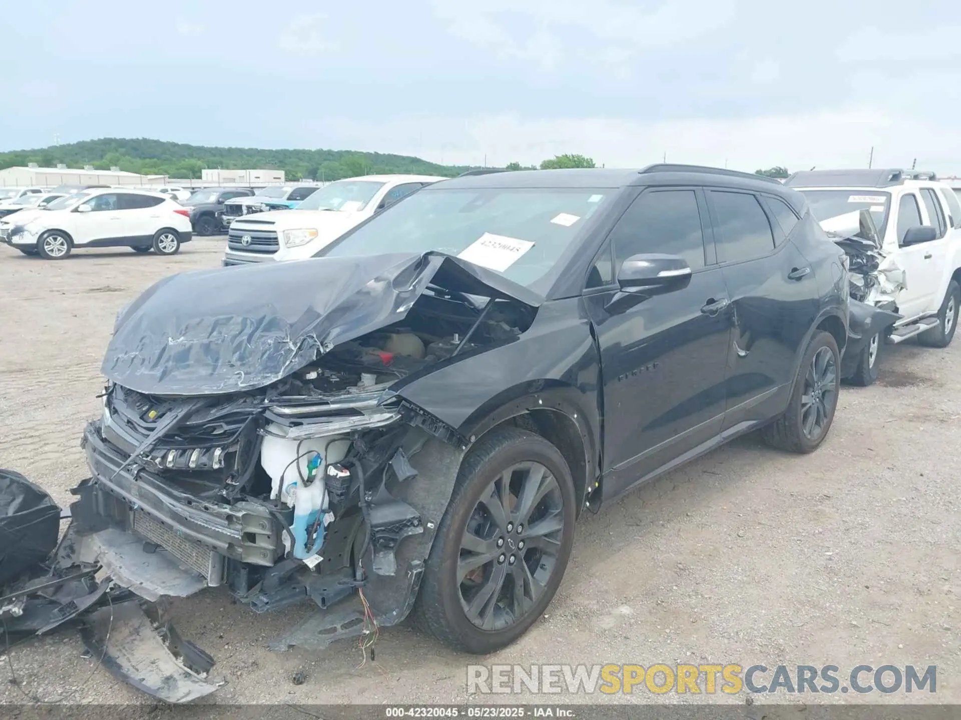 2 Photograph of a damaged car 3GNKBERS6MS583636 CHEVROLET BLAZER 2021