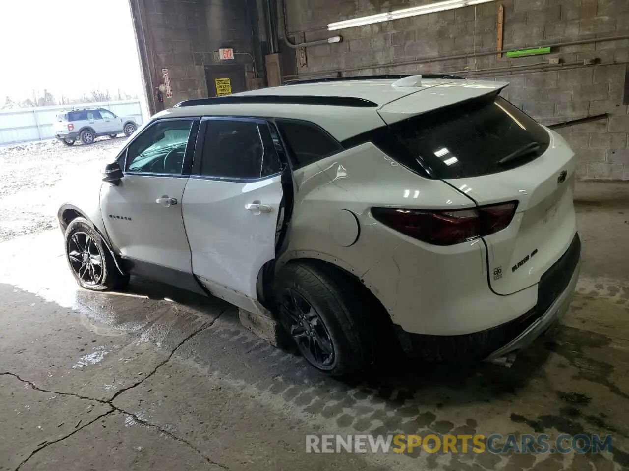 2 Photograph of a damaged car 3GNKBHR42MS553942 CHEVROLET BLAZER 2021