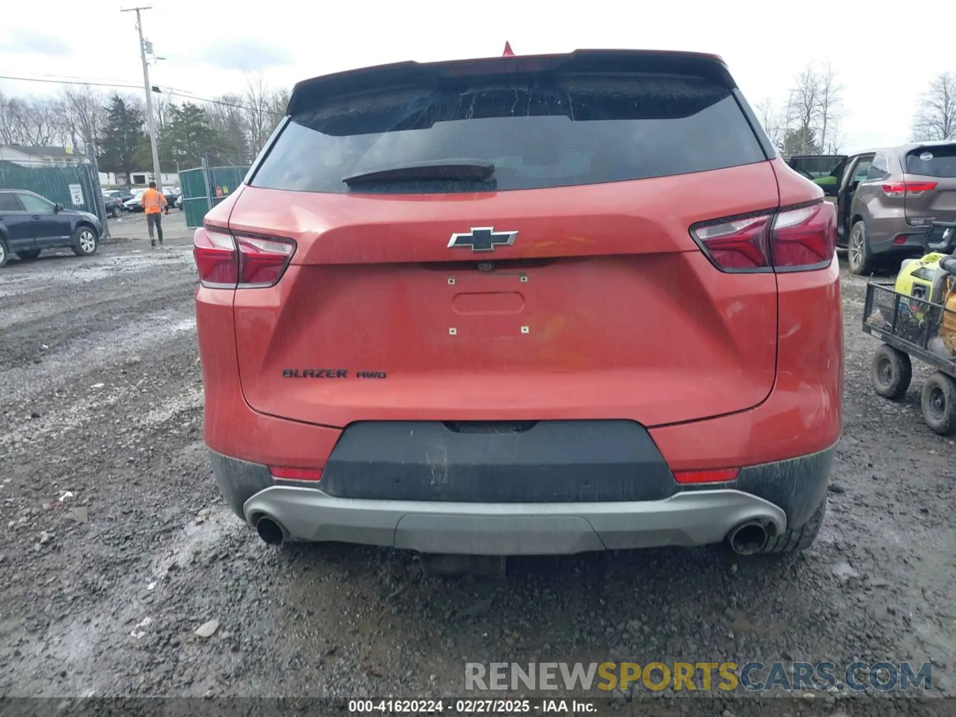 17 Photograph of a damaged car 3GNKBHR44MS547933 CHEVROLET BLAZER 2021