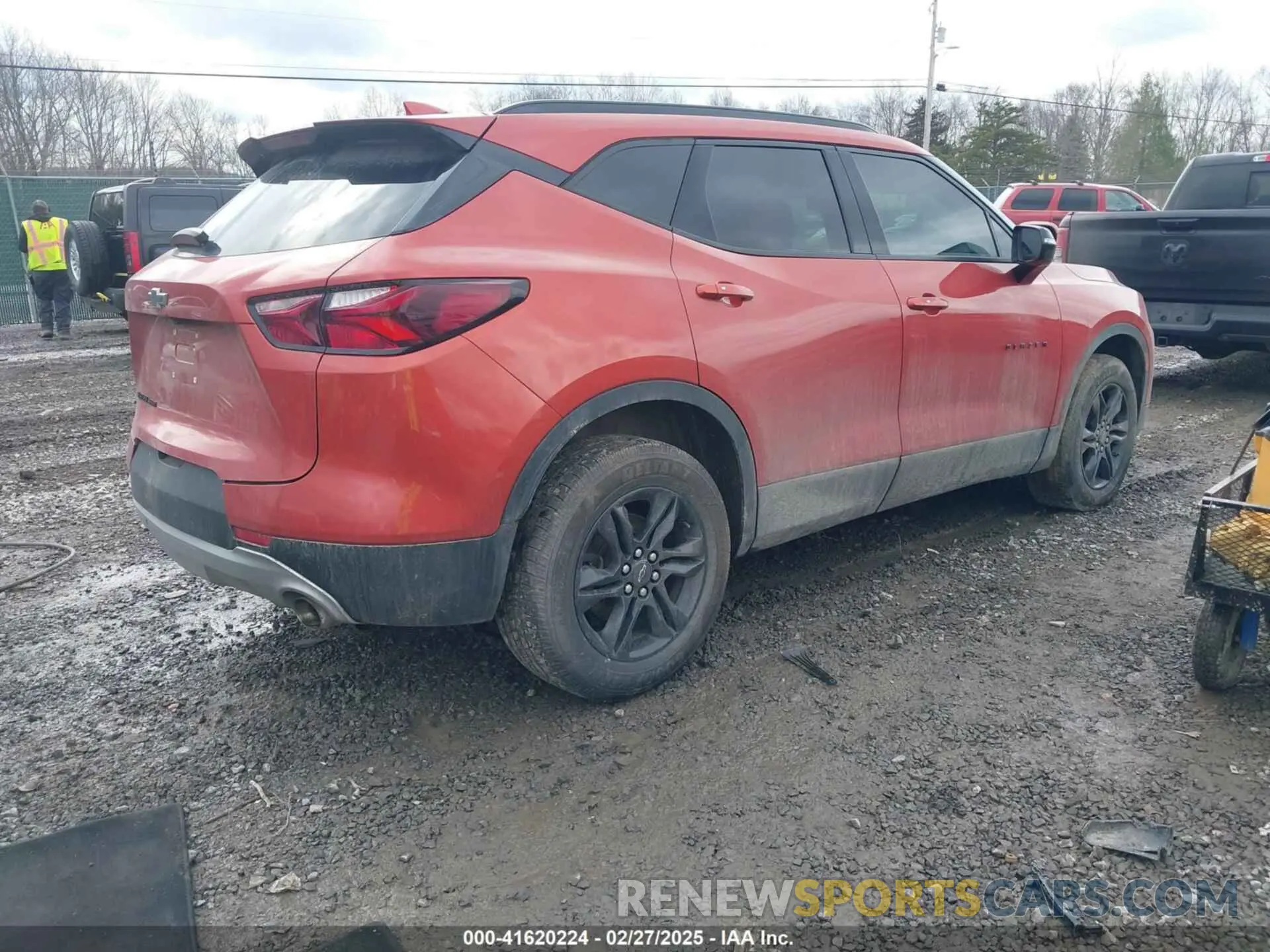 4 Photograph of a damaged car 3GNKBHR44MS547933 CHEVROLET BLAZER 2021