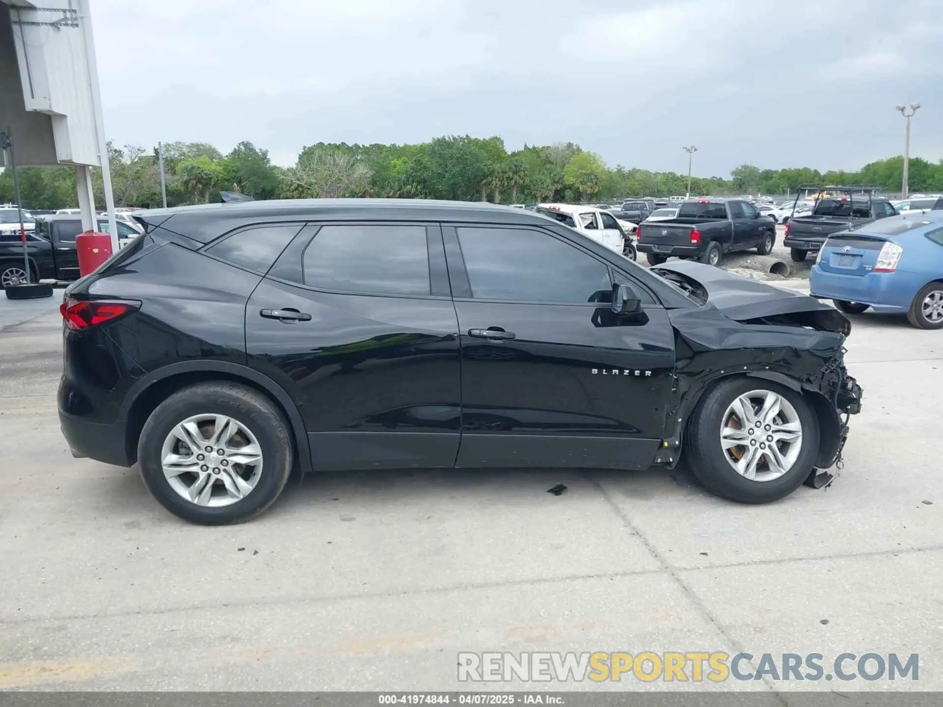 13 Photograph of a damaged car 3GNKBHRS1MS512667 CHEVROLET BLAZER 2021