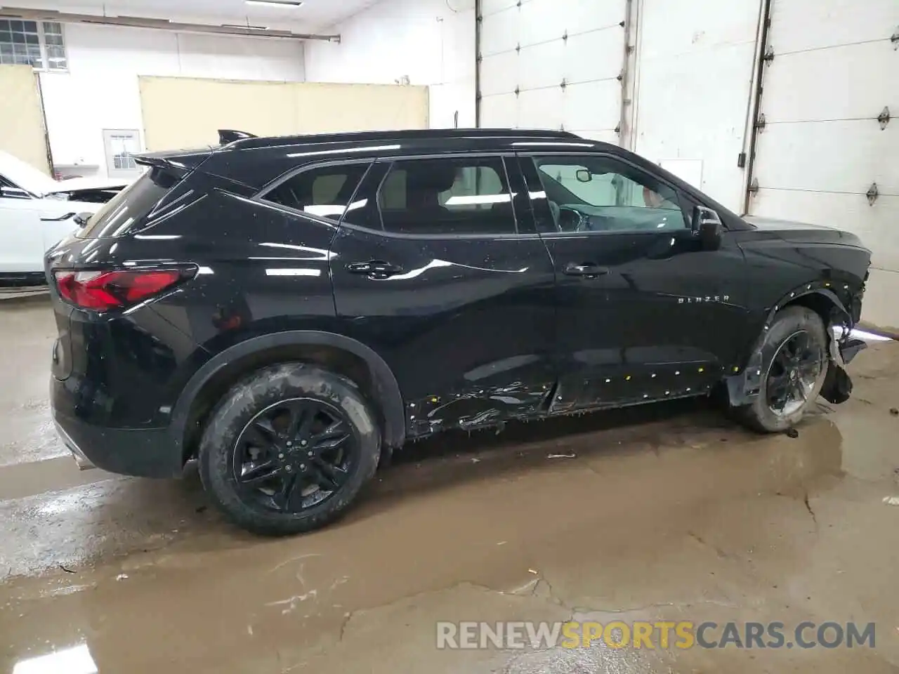 3 Photograph of a damaged car 3GNKBHRS1MS558225 CHEVROLET BLAZER 2021