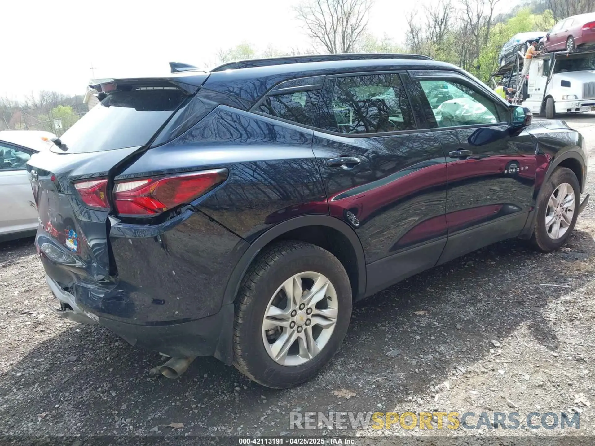 4 Photograph of a damaged car 3GNKBHRS5MS518326 CHEVROLET BLAZER 2021