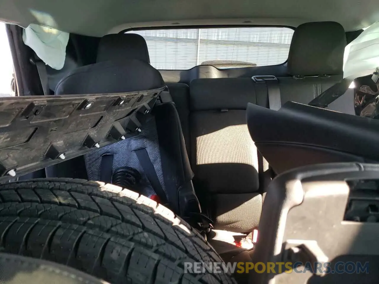 10 Photograph of a damaged car 3GNKBHRS6MS516178 CHEVROLET BLAZER 2021