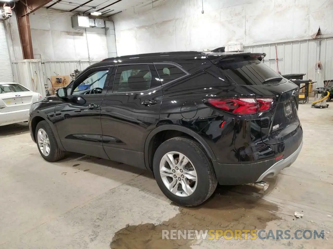 2 Photograph of a damaged car 3GNKBHRS6MS557832 CHEVROLET BLAZER 2021