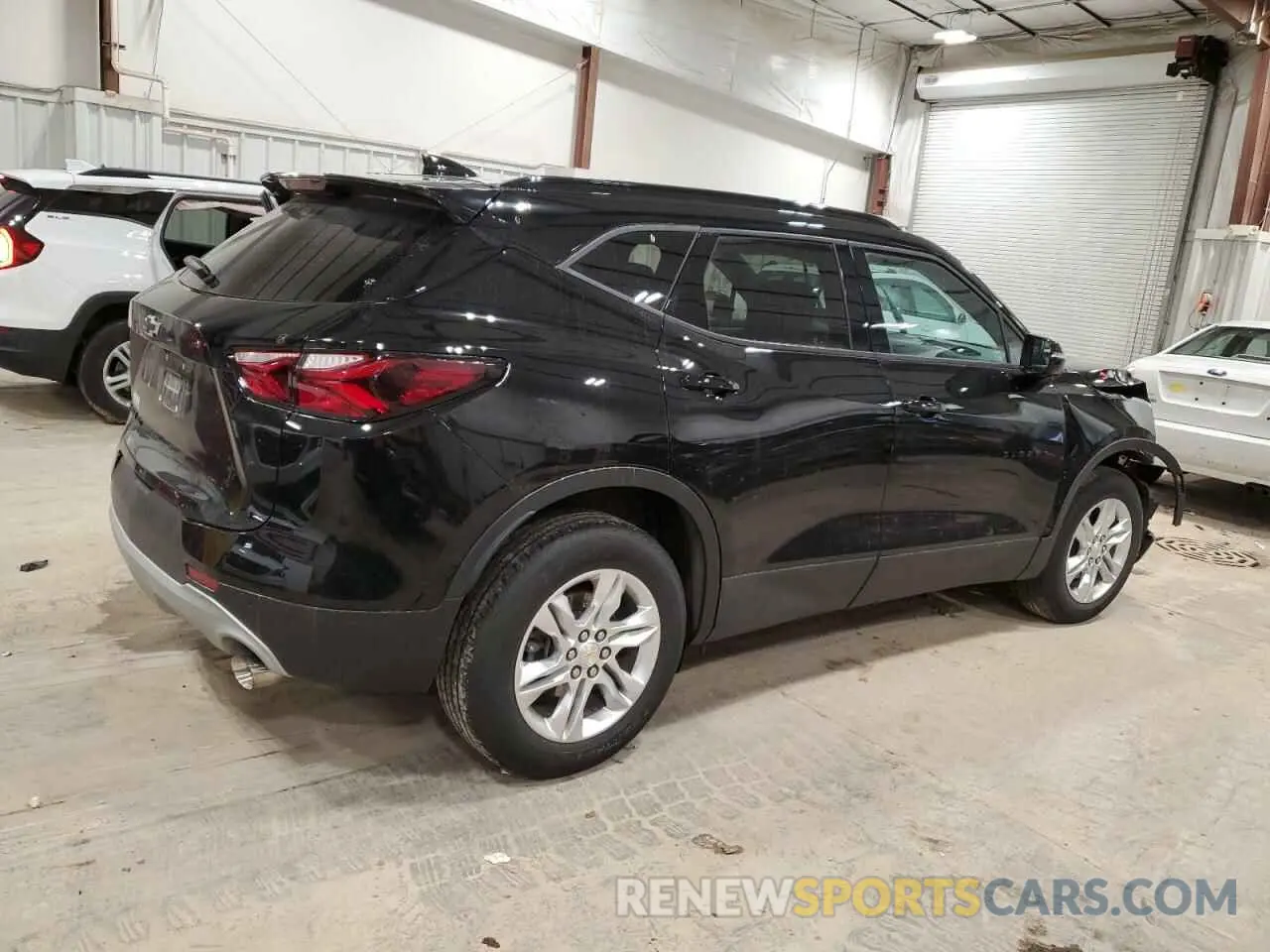 3 Photograph of a damaged car 3GNKBHRS6MS557832 CHEVROLET BLAZER 2021