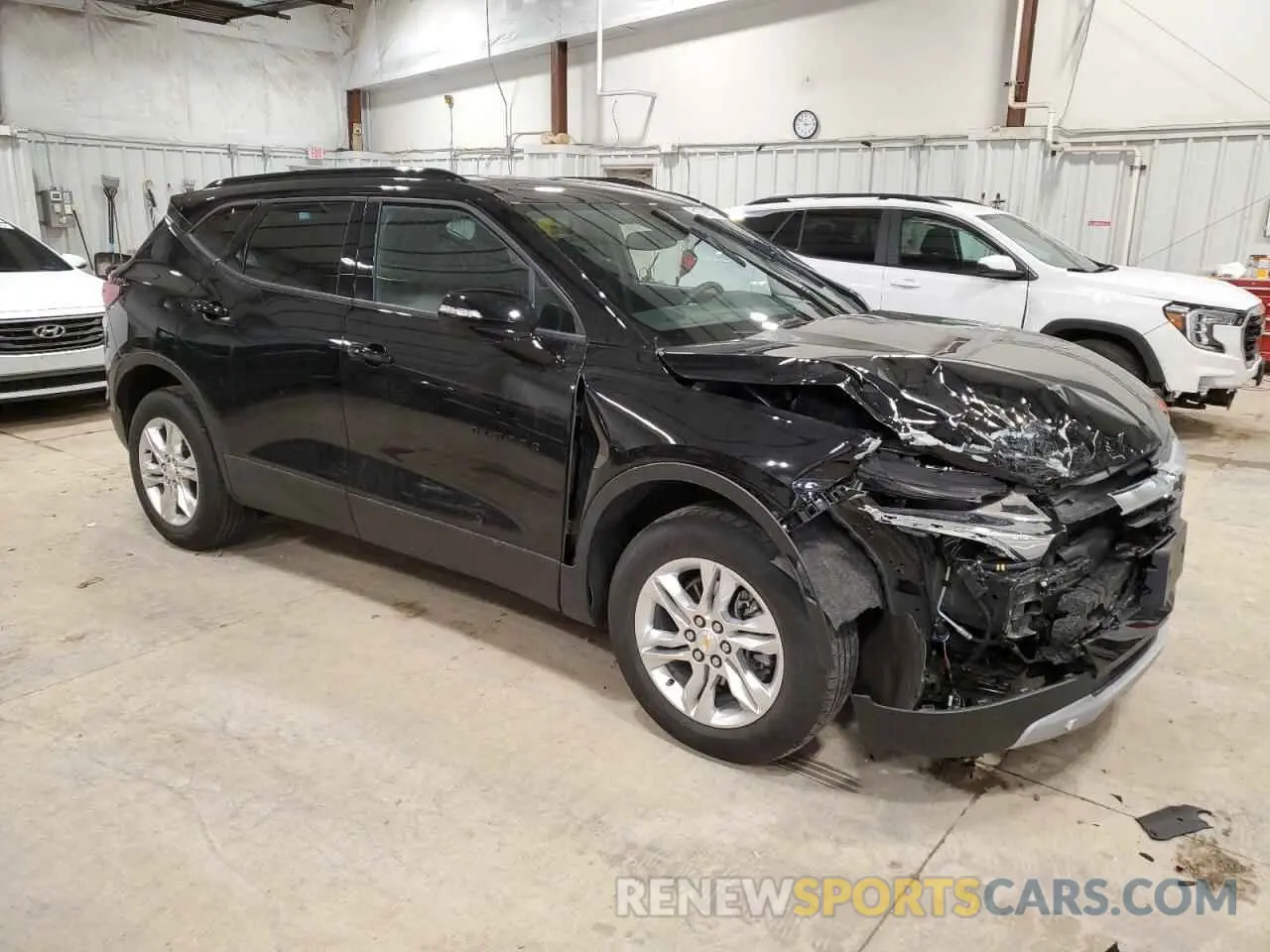 4 Photograph of a damaged car 3GNKBHRS6MS557832 CHEVROLET BLAZER 2021