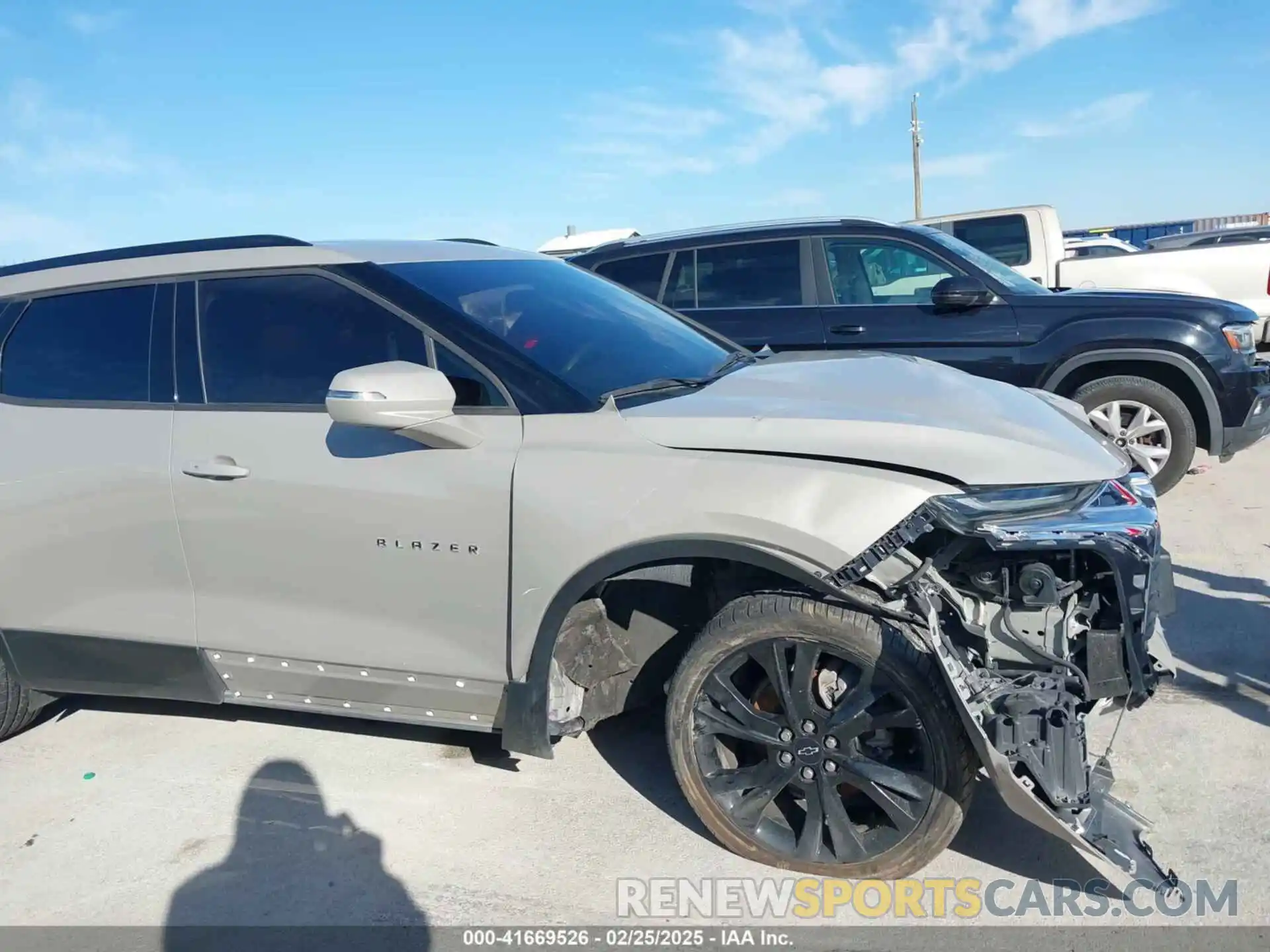 17 Photograph of a damaged car 3GNKBHRS7MS530705 CHEVROLET BLAZER 2021