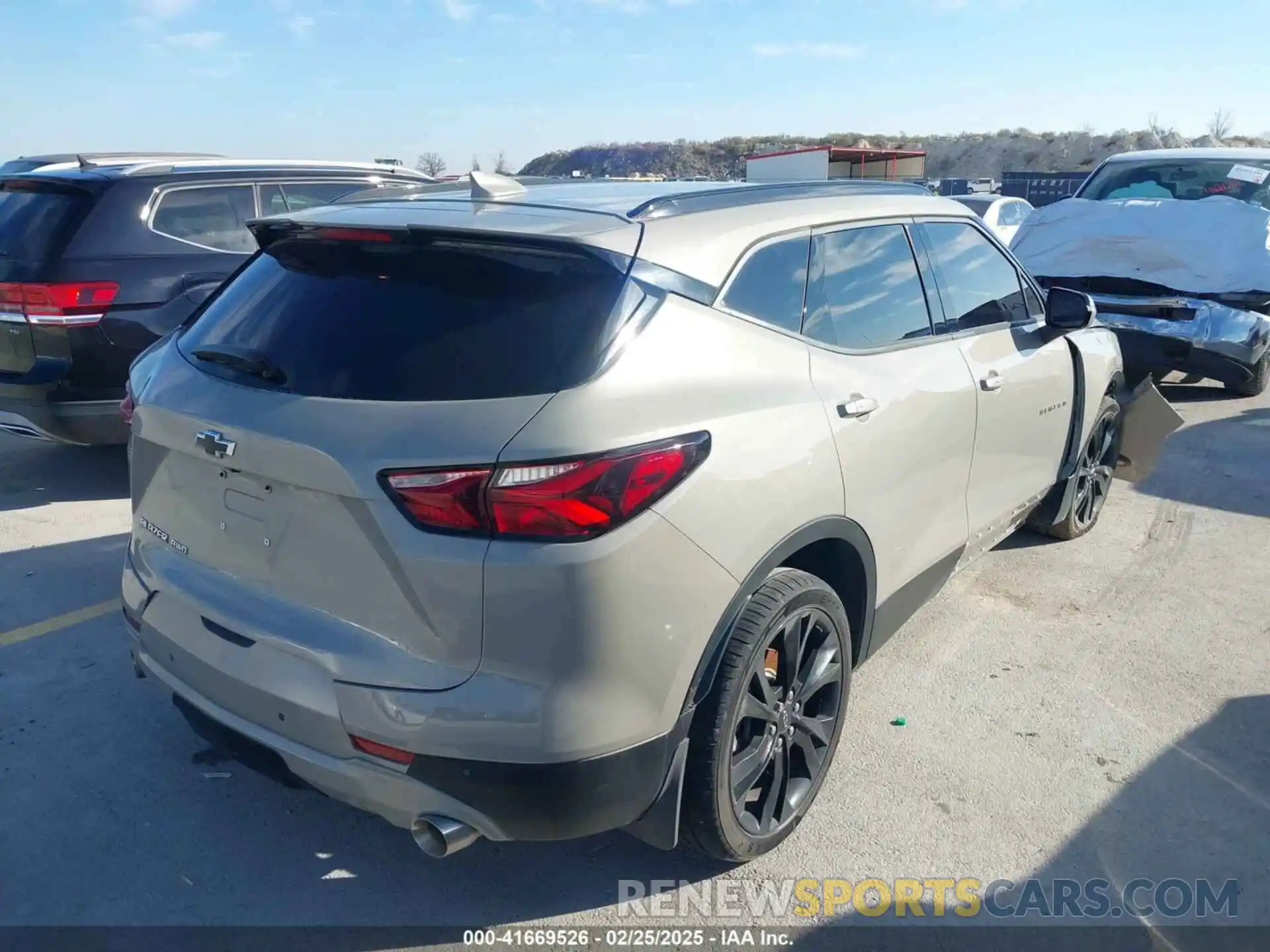 4 Photograph of a damaged car 3GNKBHRS7MS530705 CHEVROLET BLAZER 2021