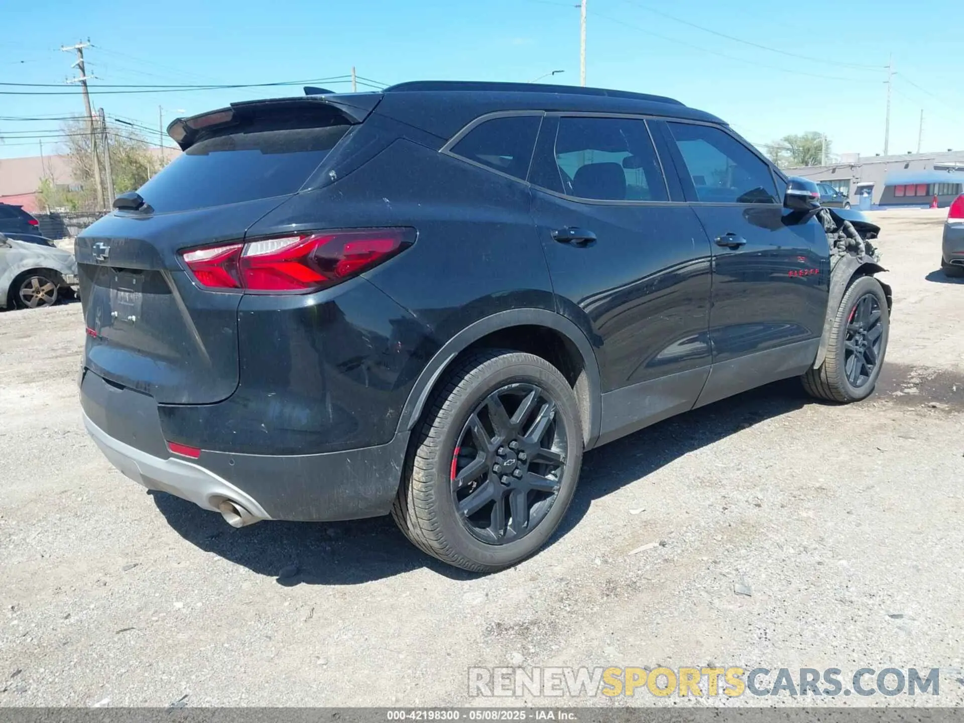 4 Photograph of a damaged car 3GNKBHRS8MS509815 CHEVROLET BLAZER 2021