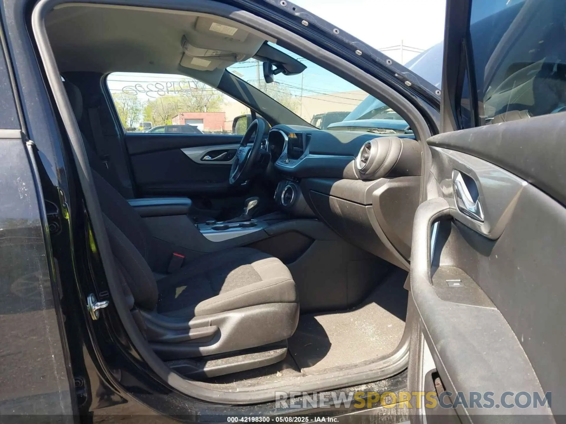 5 Photograph of a damaged car 3GNKBHRS8MS509815 CHEVROLET BLAZER 2021